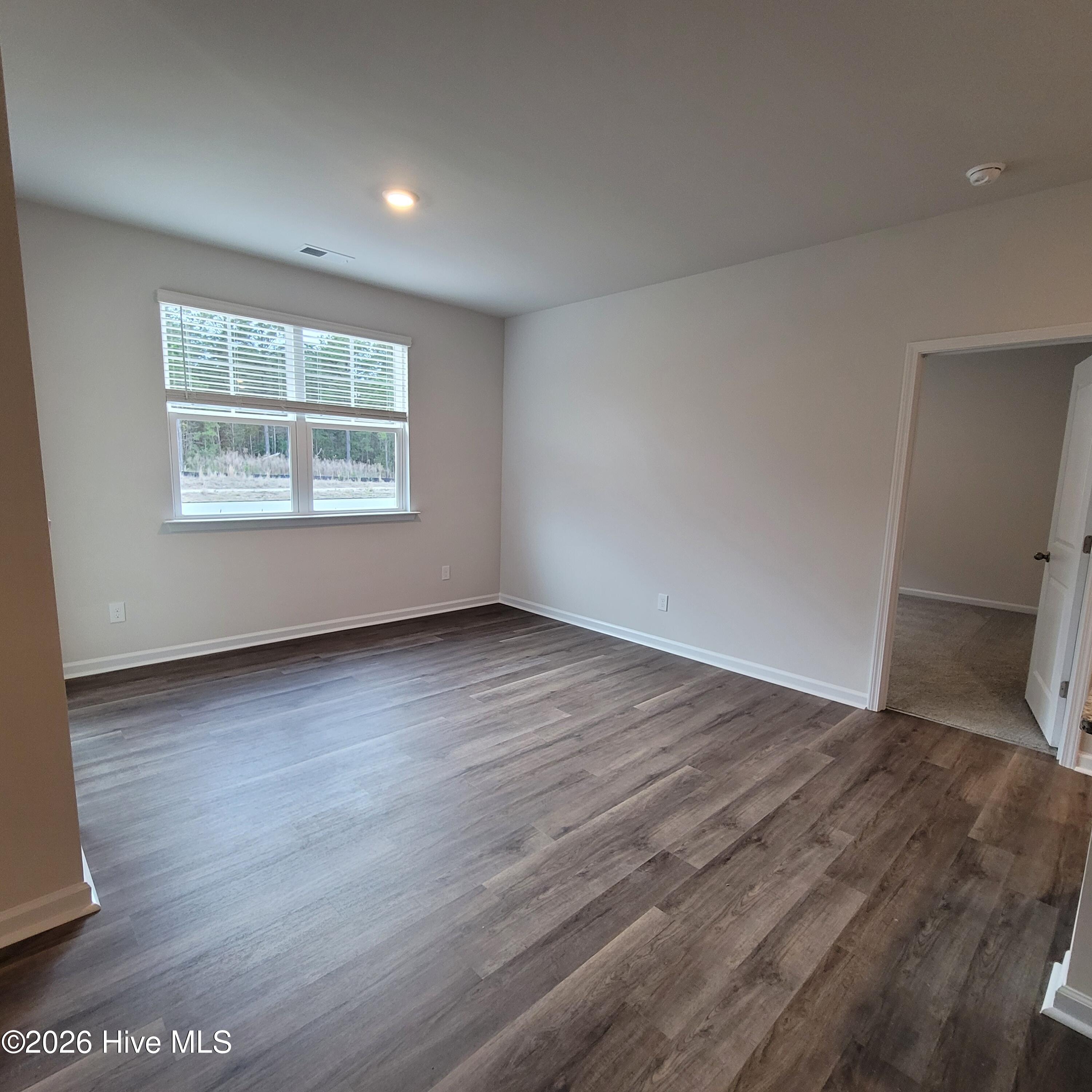 100553677 | Photo 22