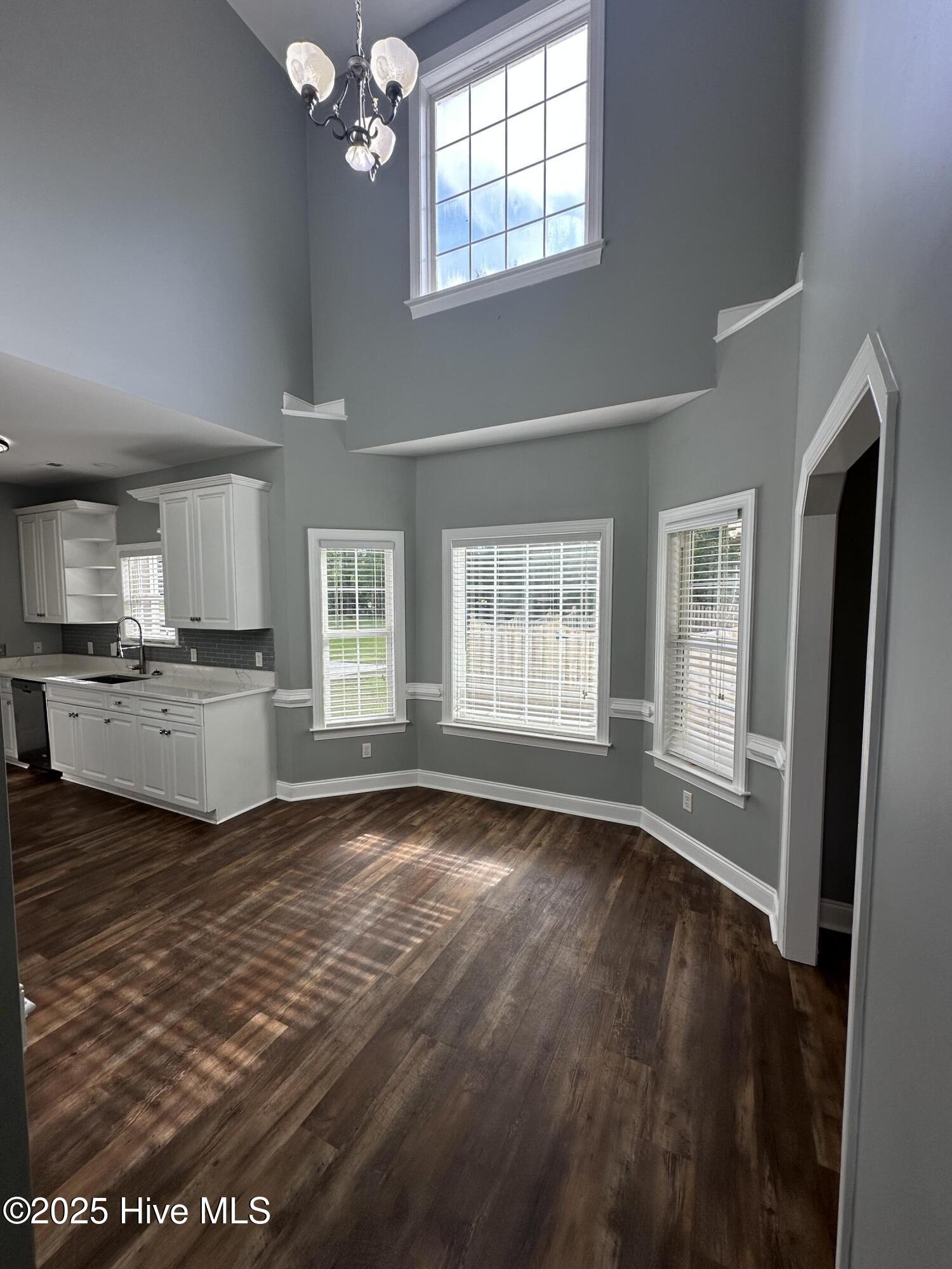 100524744 | Photo 15