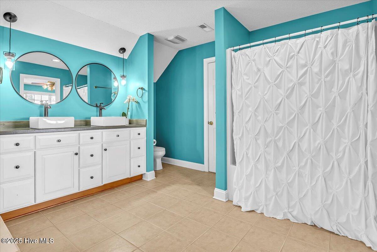 100536195 | Photo 59