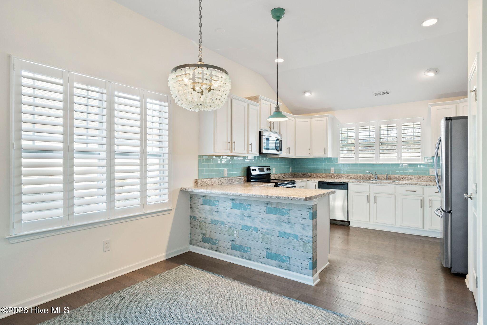 100564909 | Photo 10