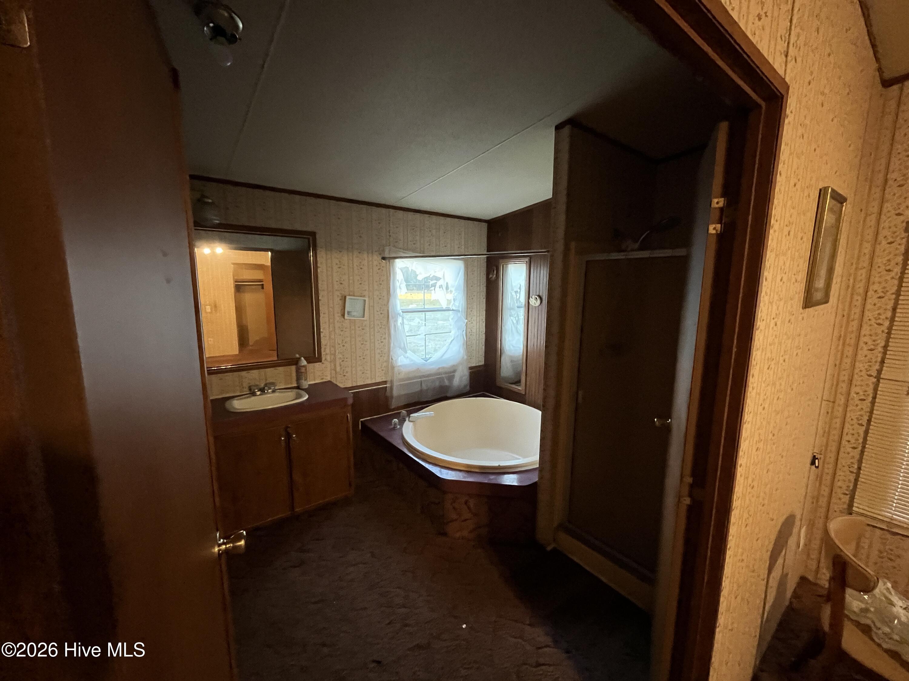 100568963 | Photo 40