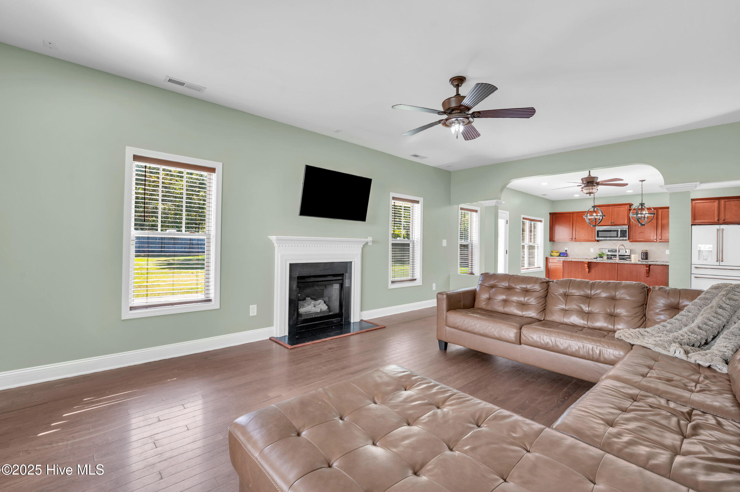 100538065 | Photo 17