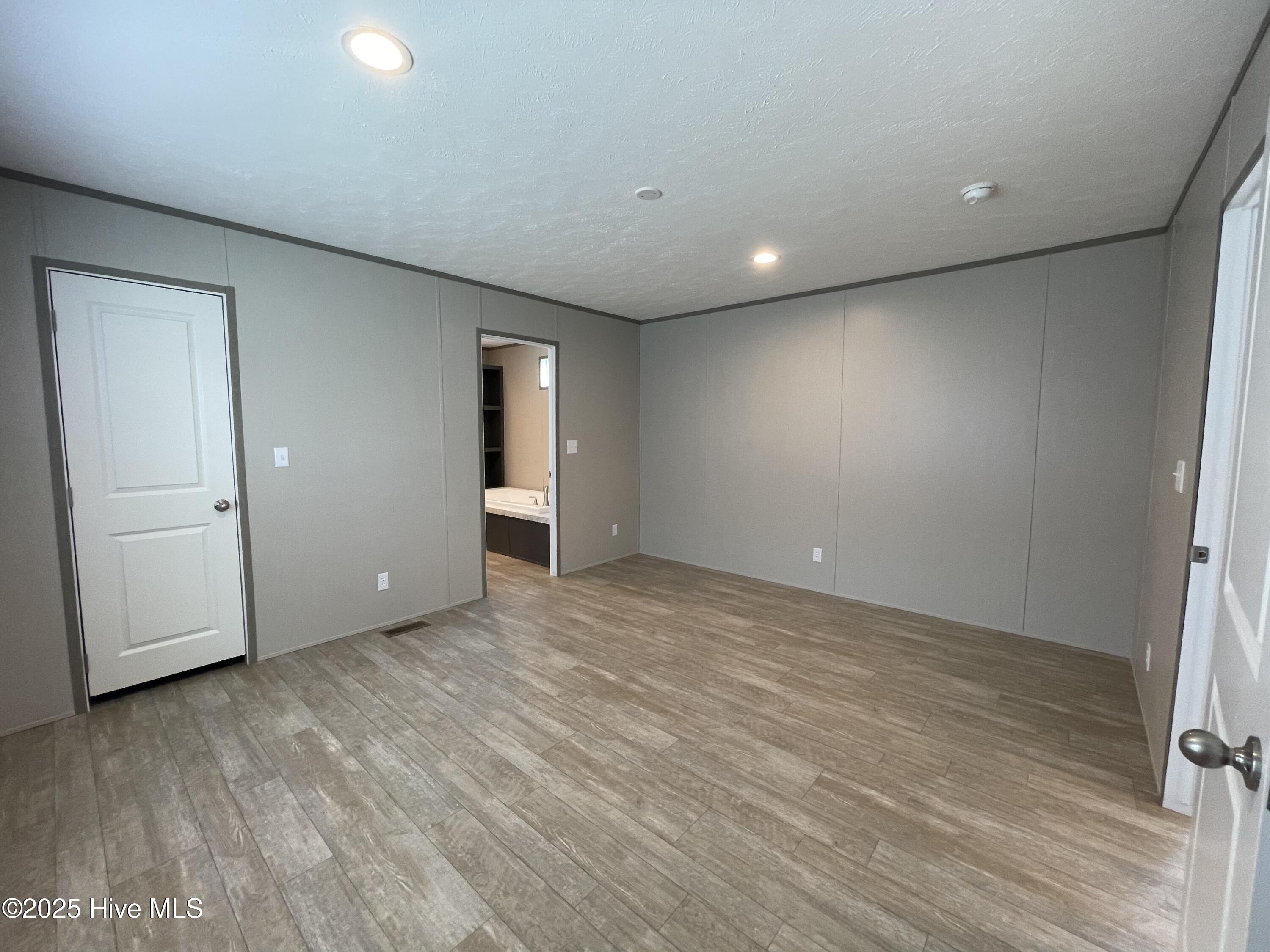 100507283 | Photo 12