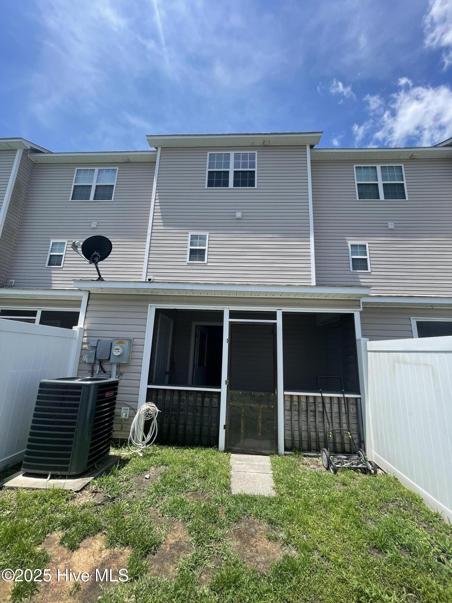 100552818 | Photo 14