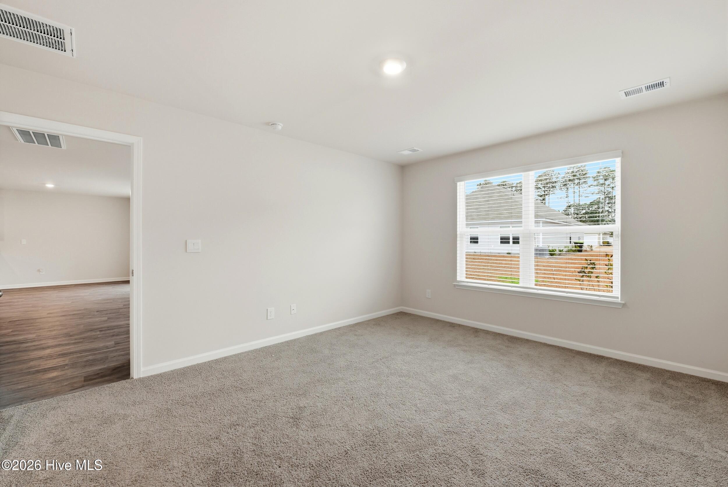 100555935 | Photo 14