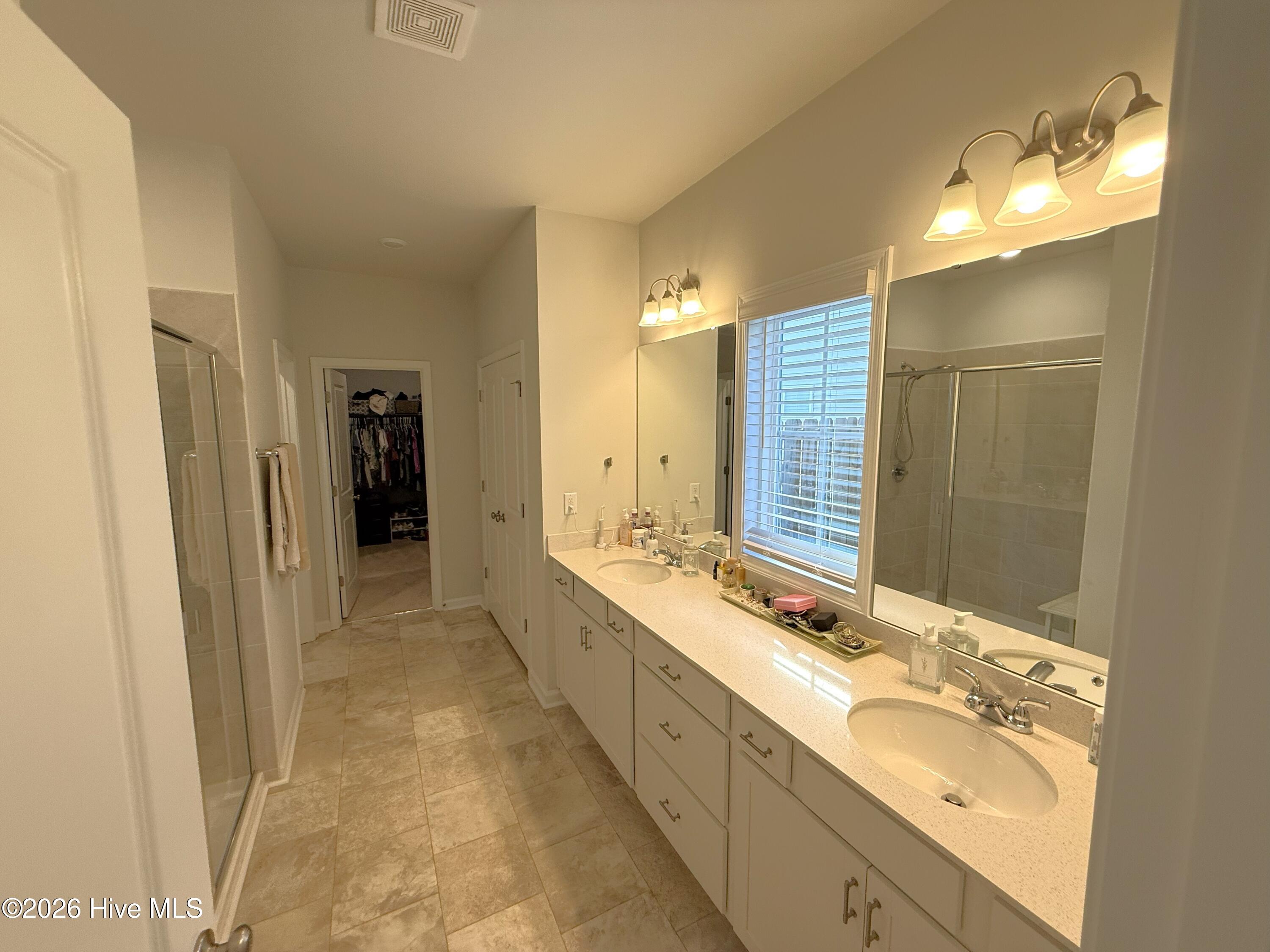 100558248 | Photo 11