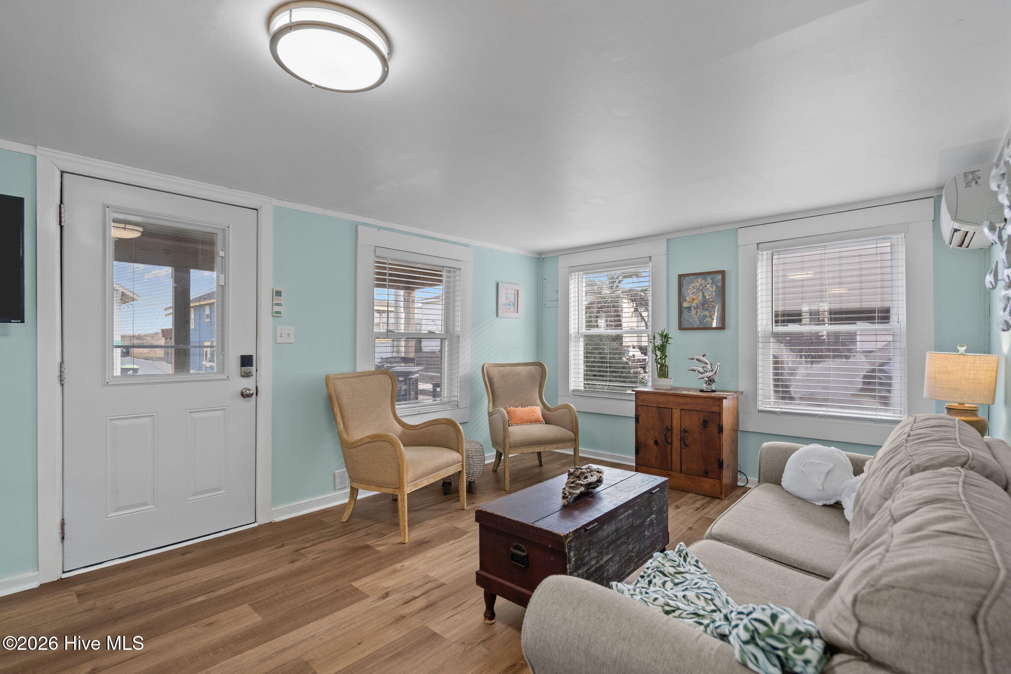 100552359 | Photo 38