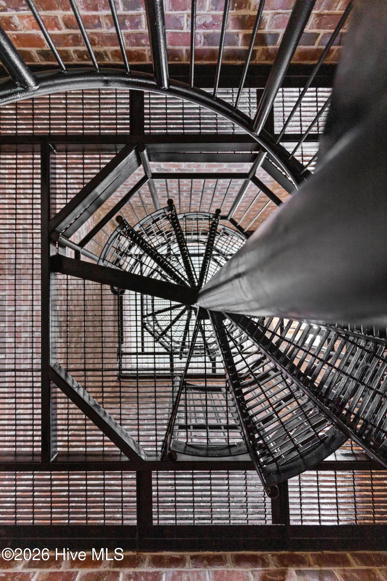 100555770 | Photo 63