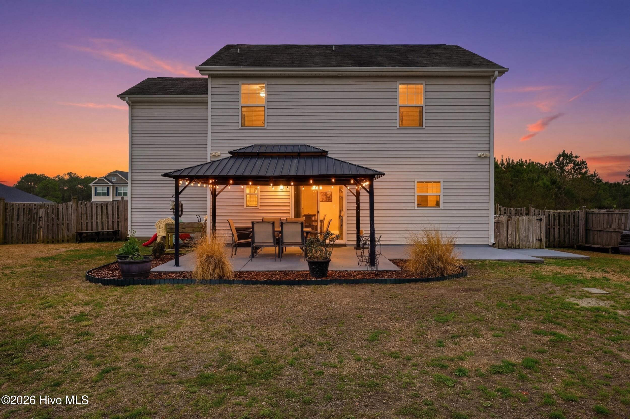 100560210 | Photo 27