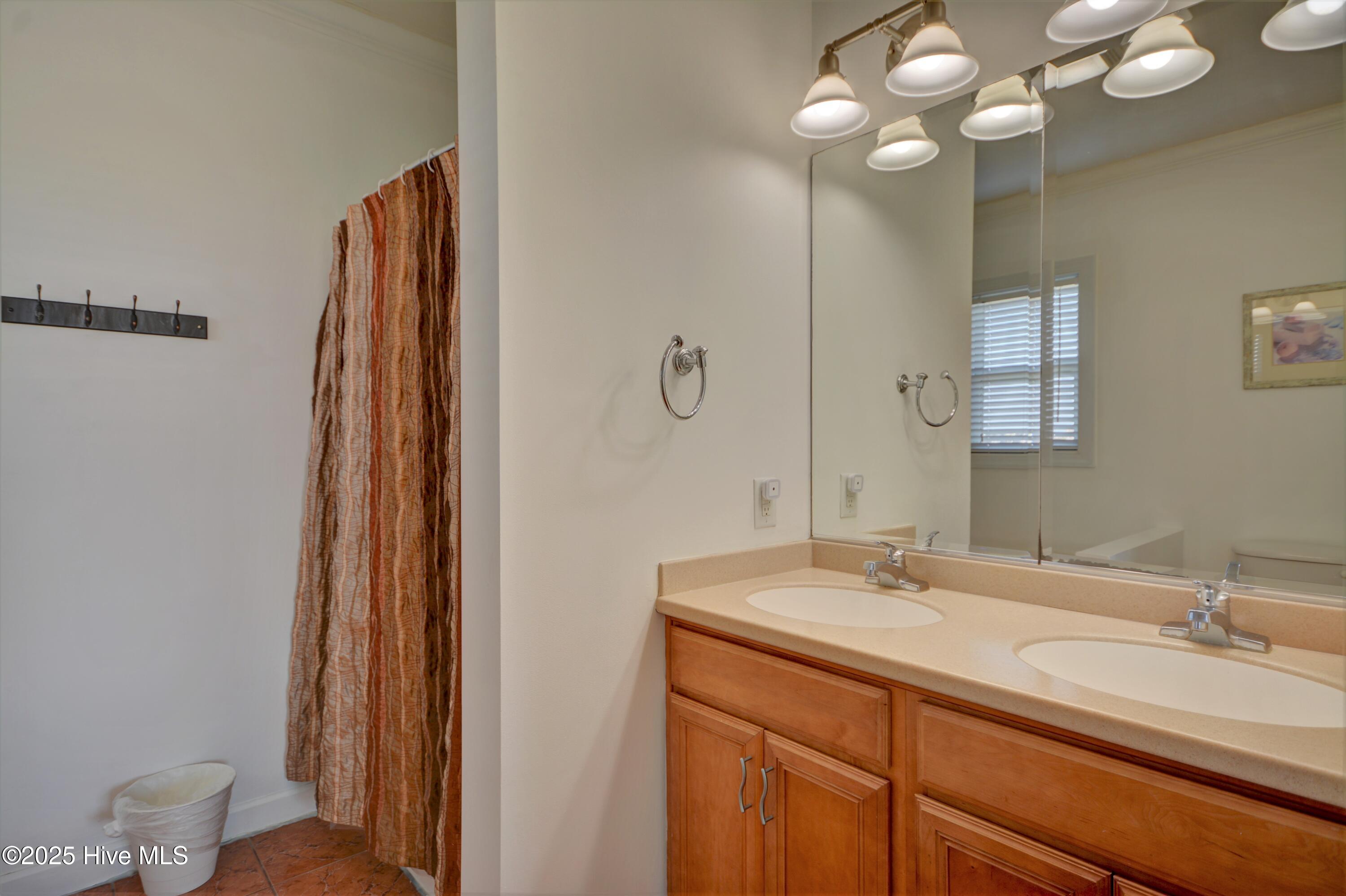 100518289 | Photo 20