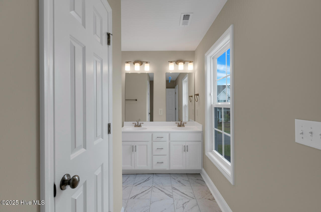 100483735 | Photo 19