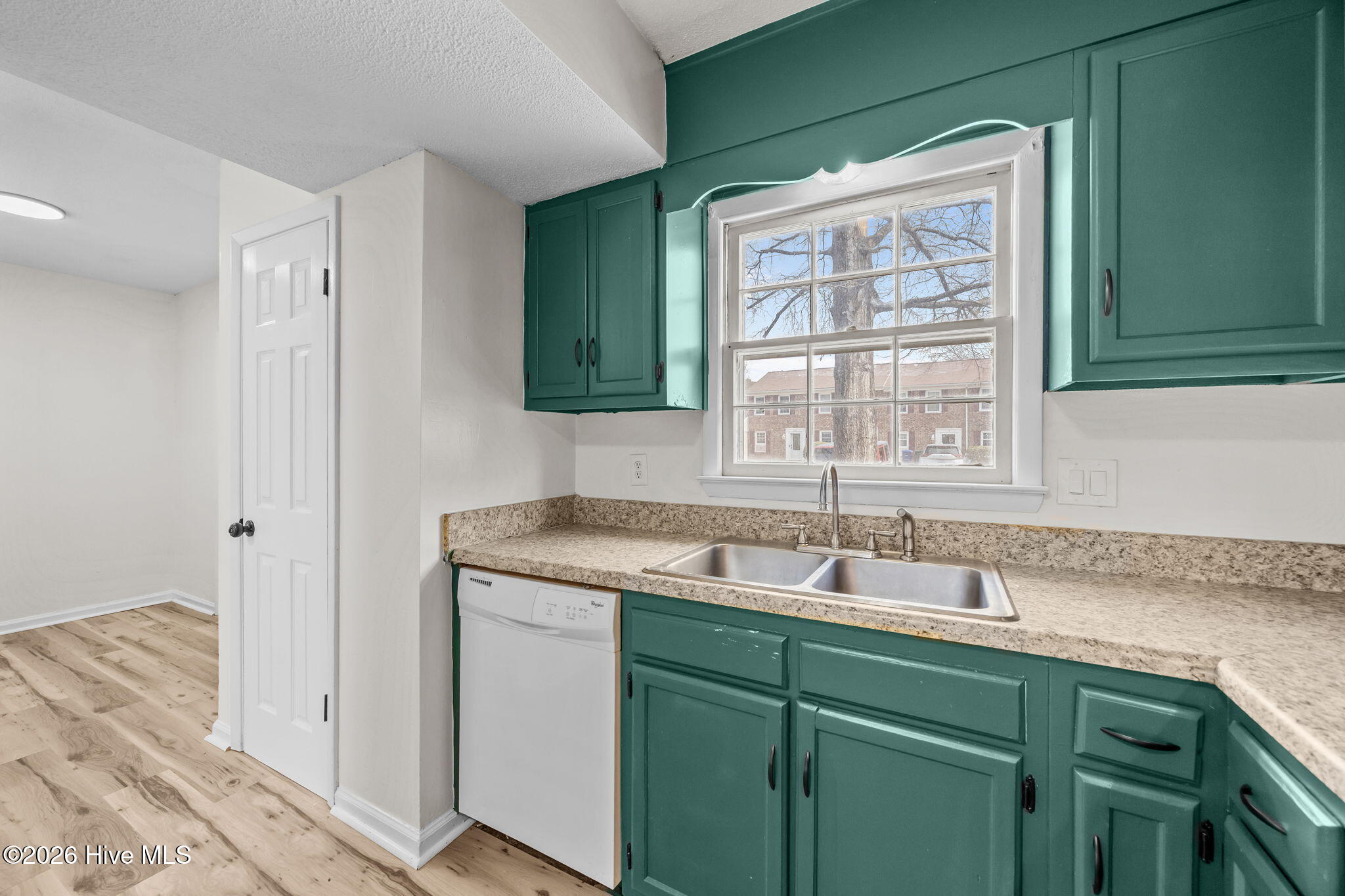 100555869 | Photo 16