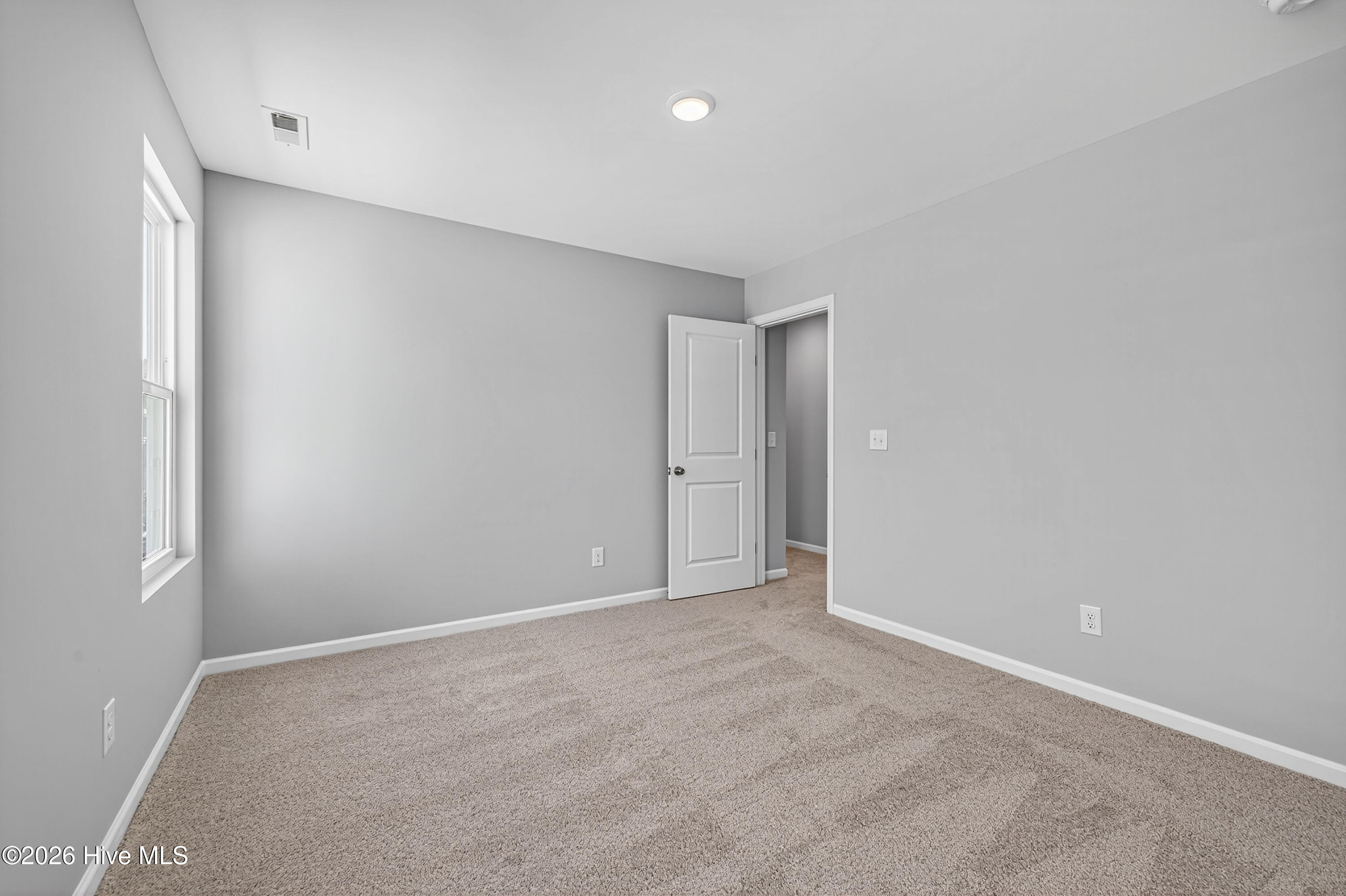 100565447 | Photo 44