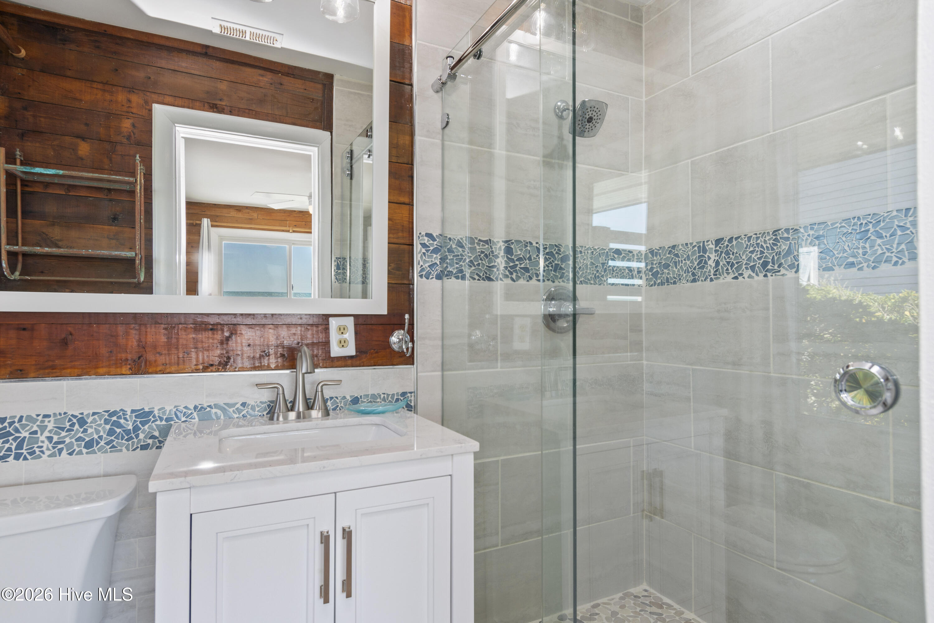 100553292 | Photo 38