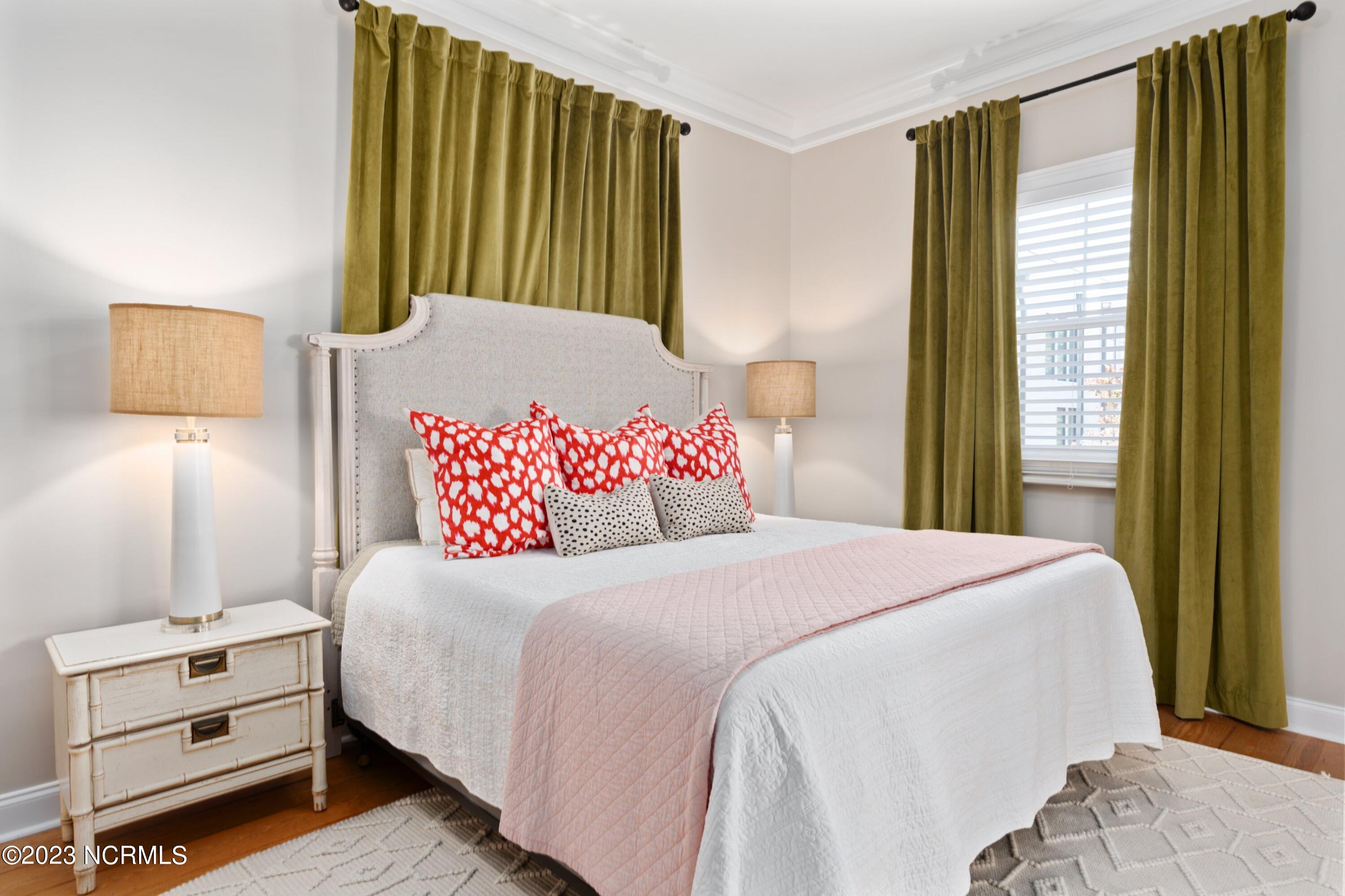 100559919 | Photo 18