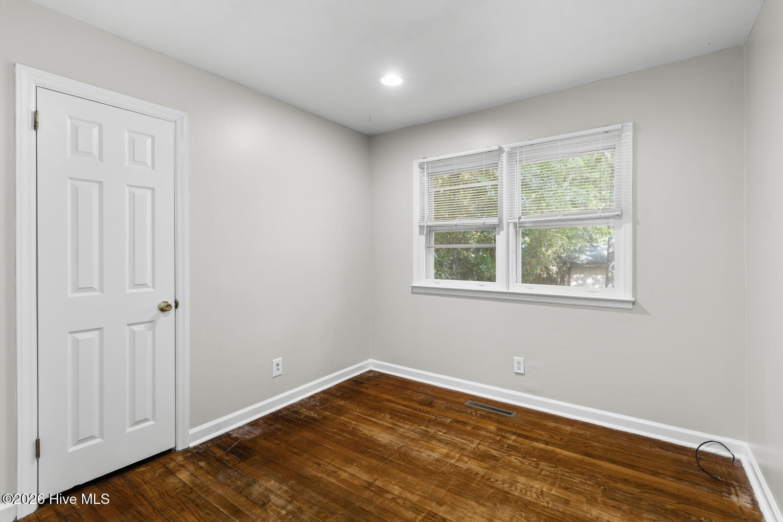 100569142 | Photo 15