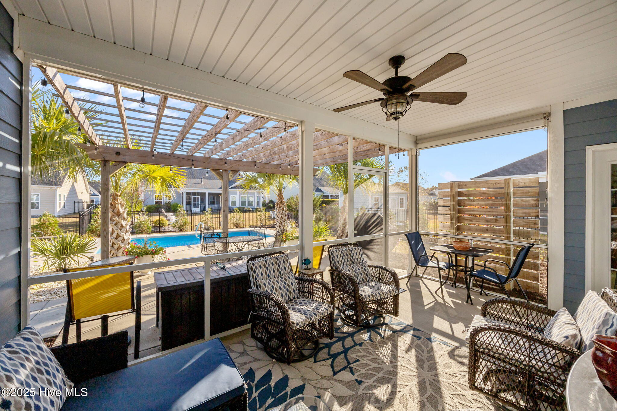 100544271 | Photo 15