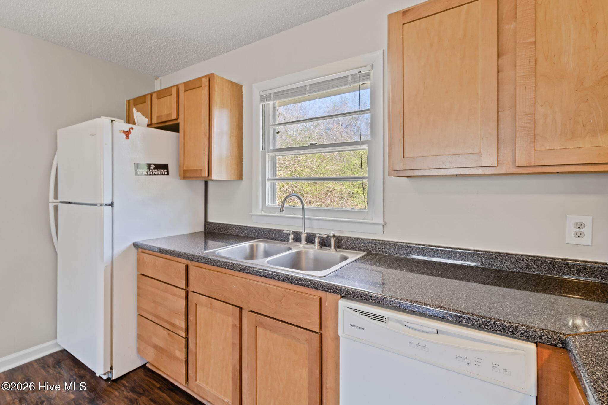 100561525 | Photo 14