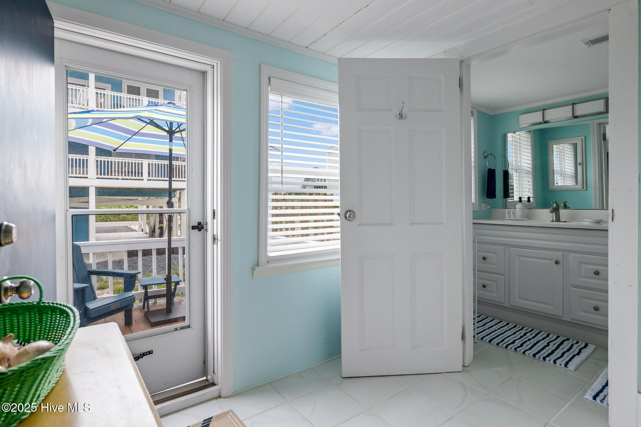 100521832 | Photo 33