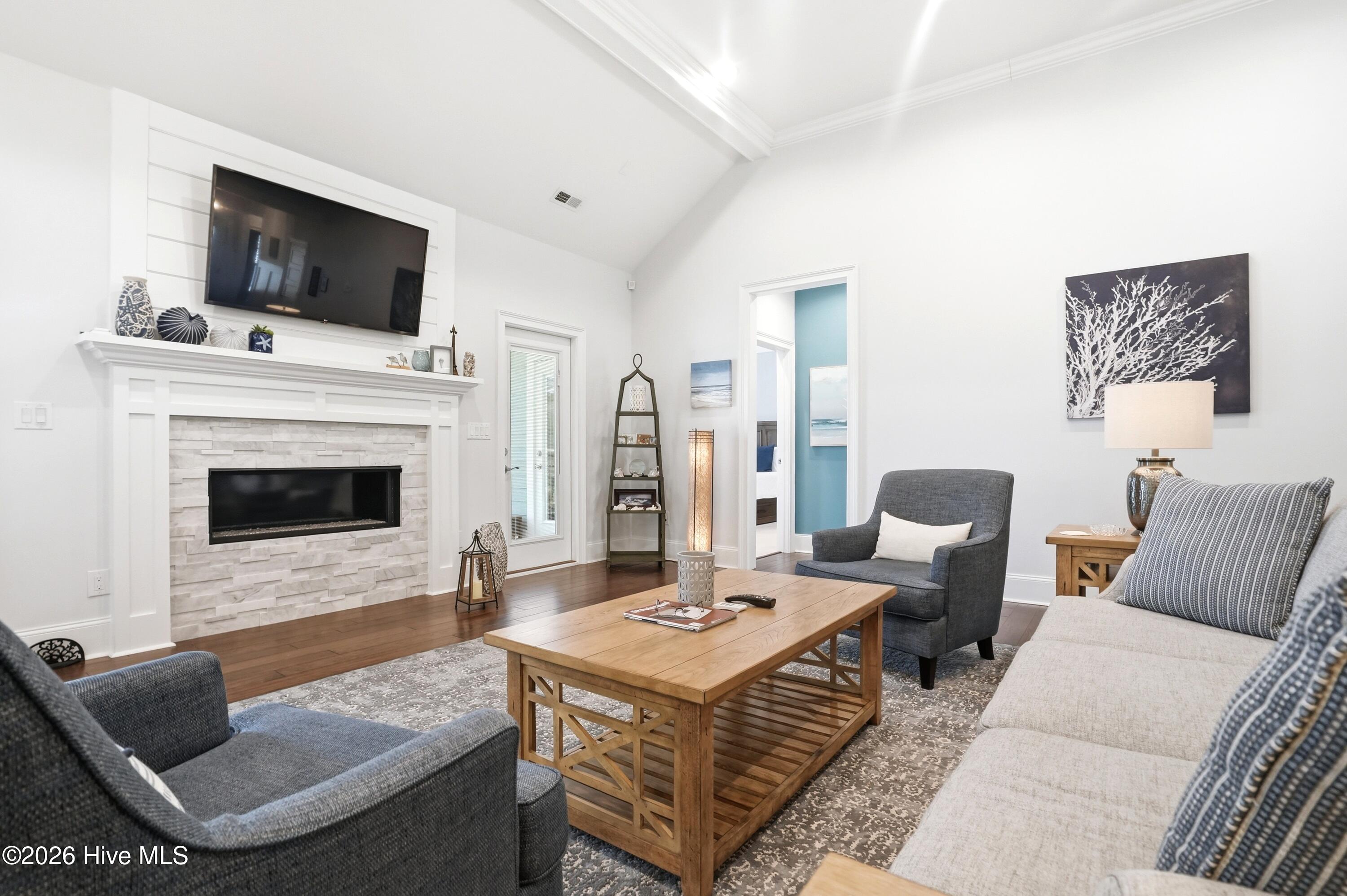 100561923 | Photo 17