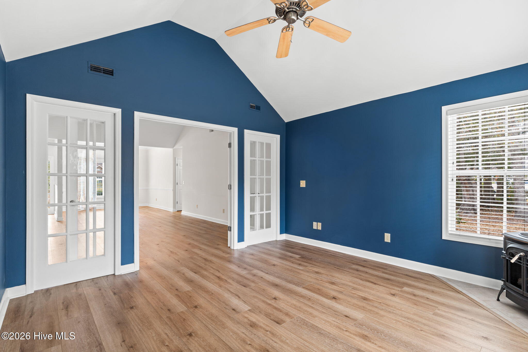 100549581 | Photo 14