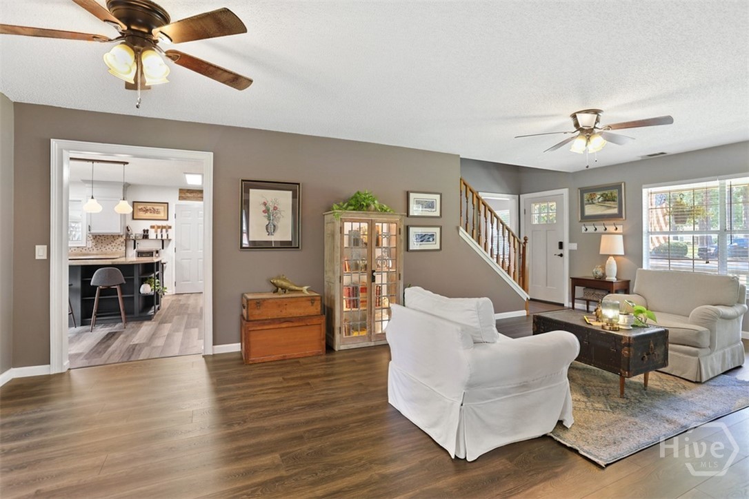 10 W Sagebrush Lane