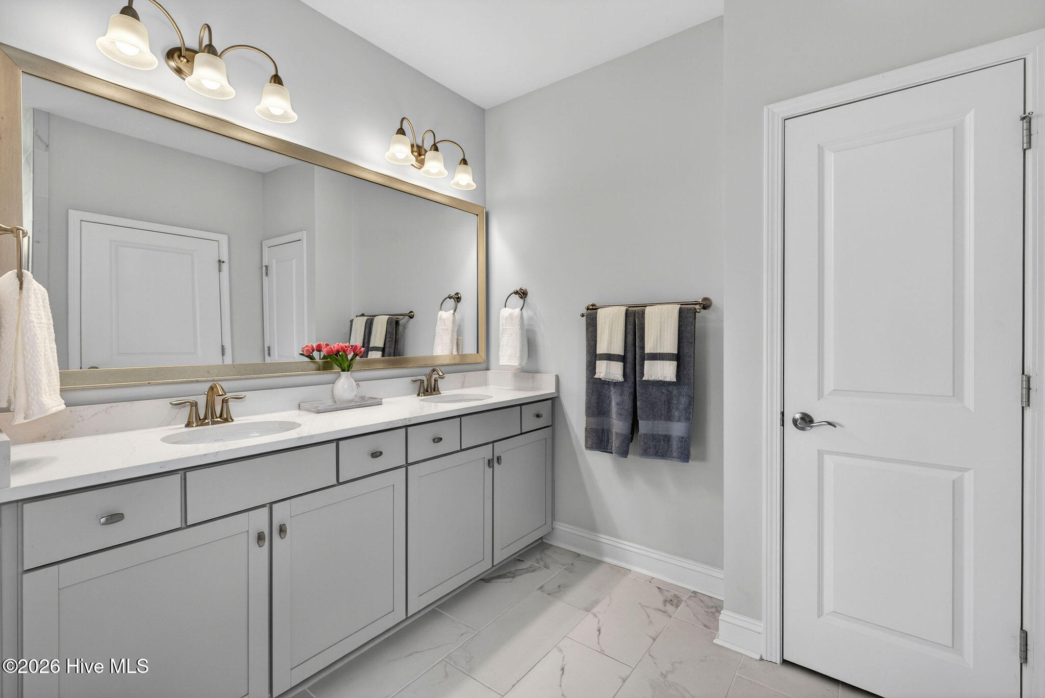 Primary bath with dual vanity