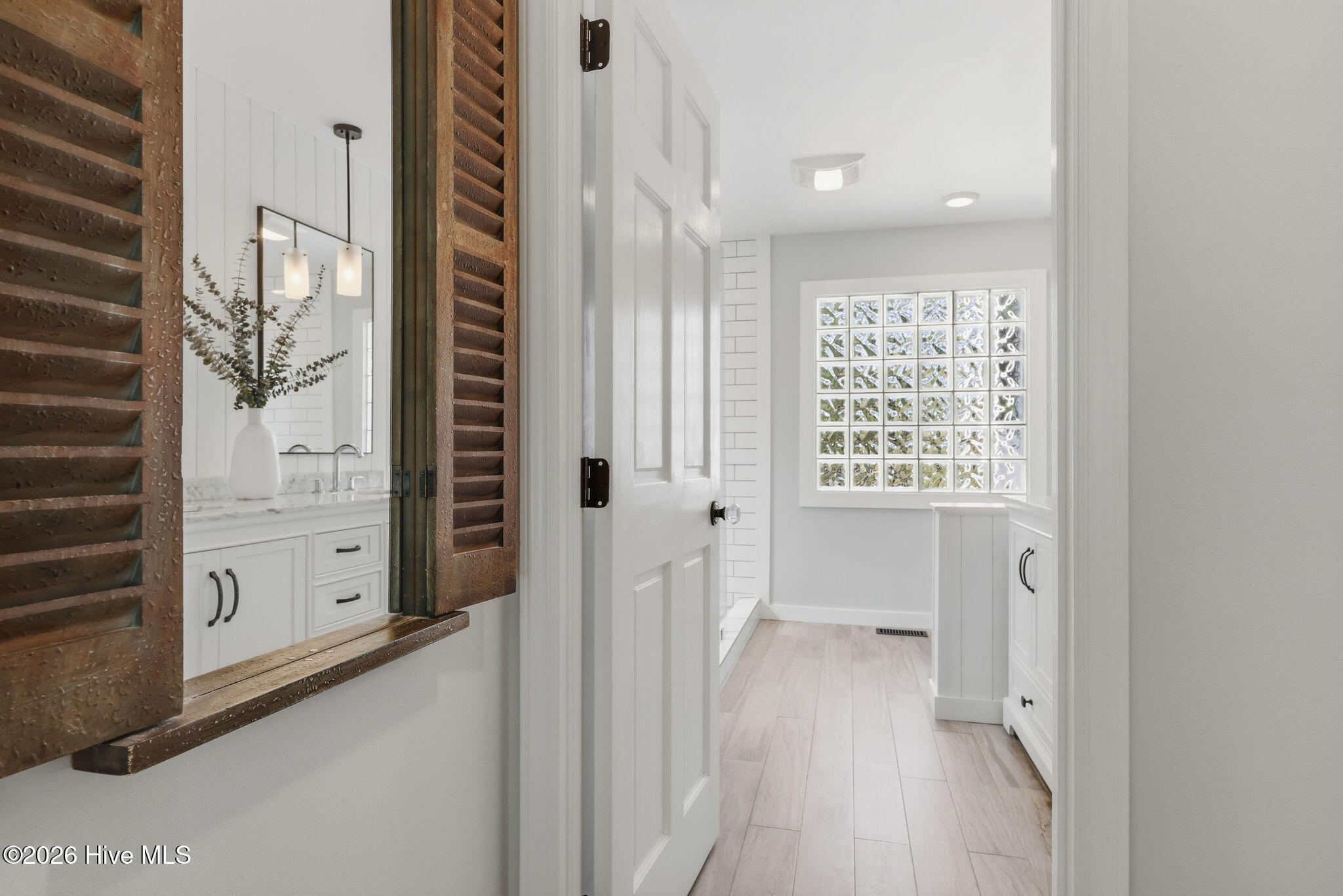 100567317 | Photo 21