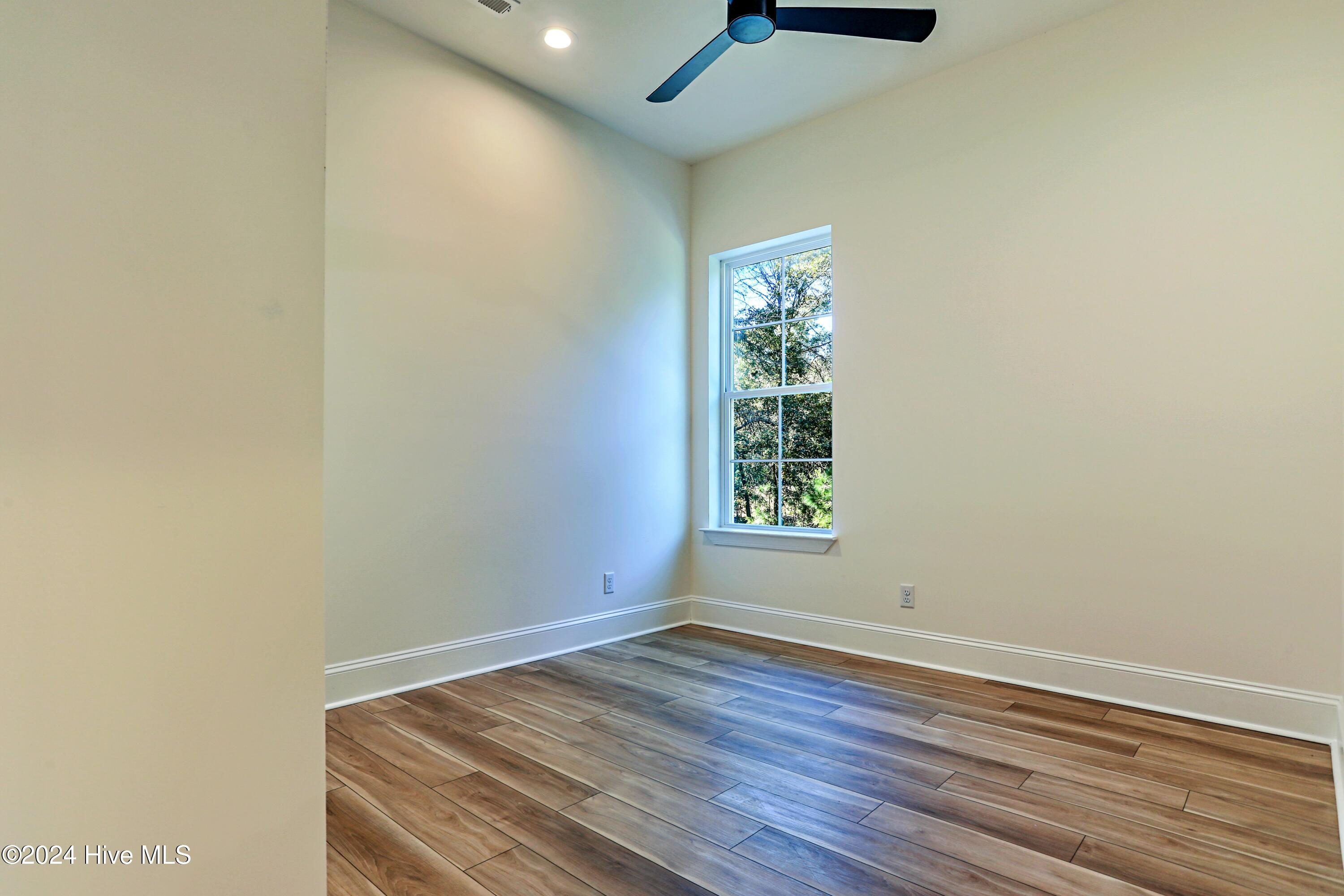 100481314 | Photo 42