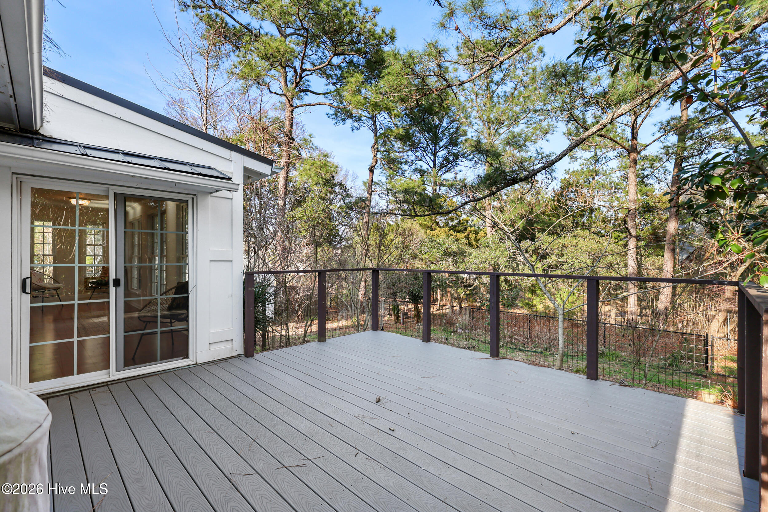 100521049 | Photo 29