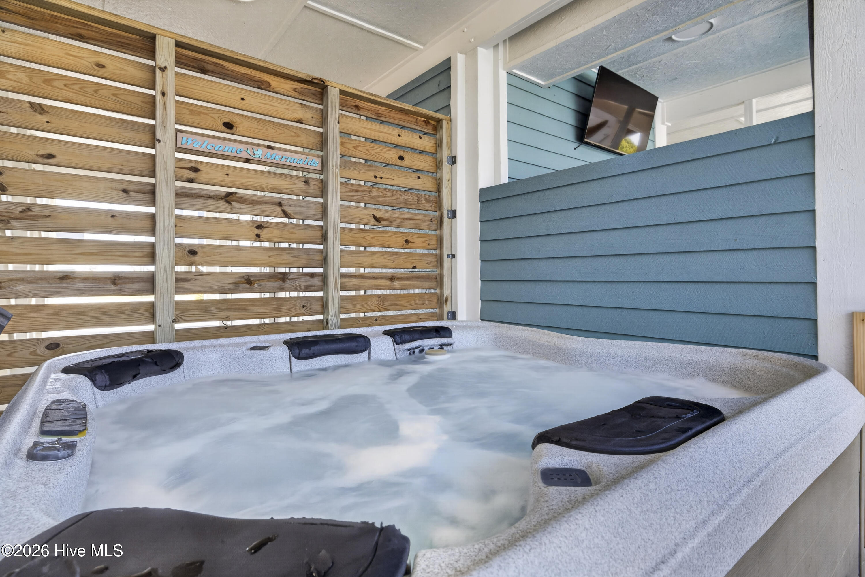 100568247 | Photo 56