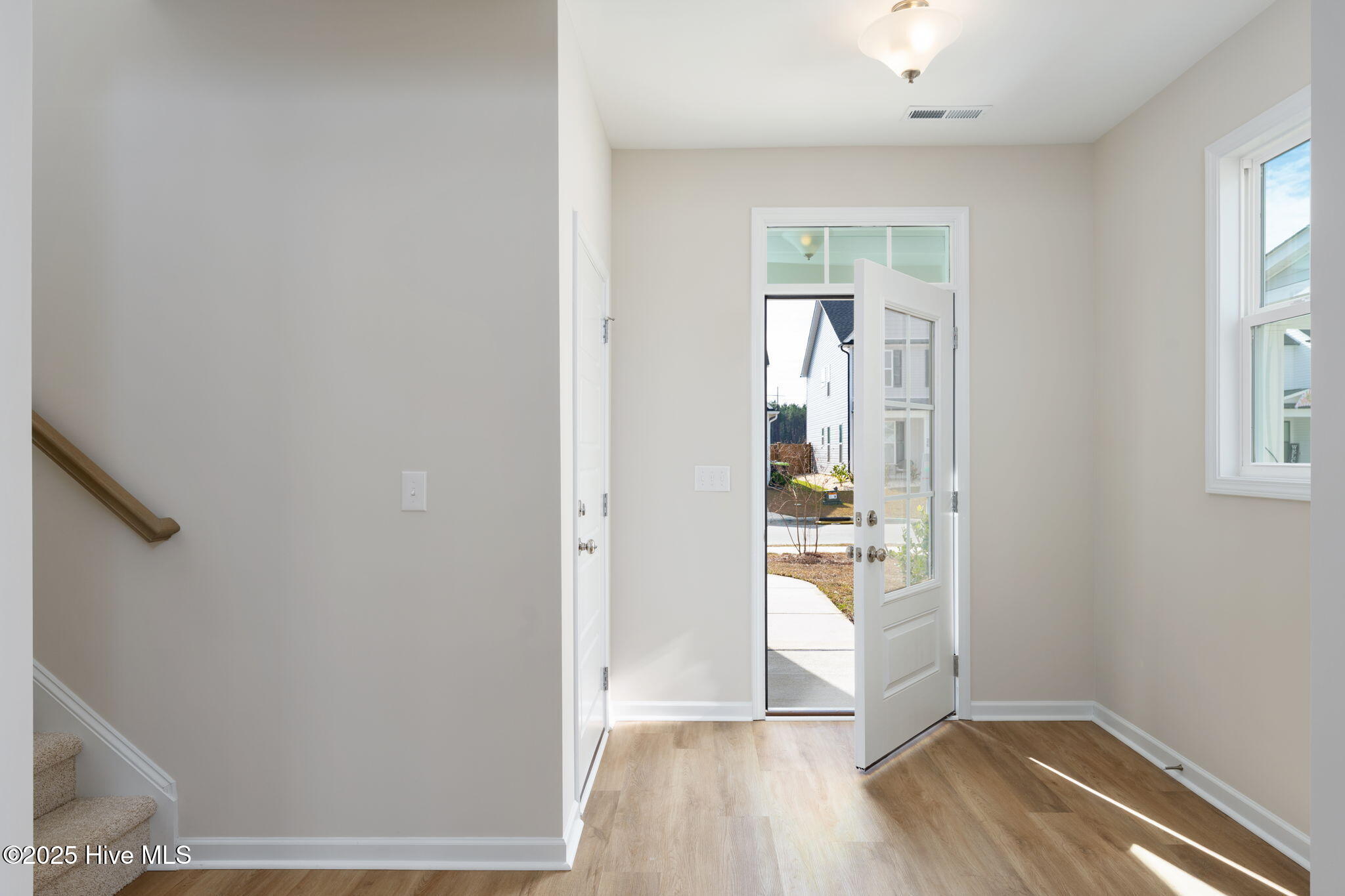 100508287 | Photo 24