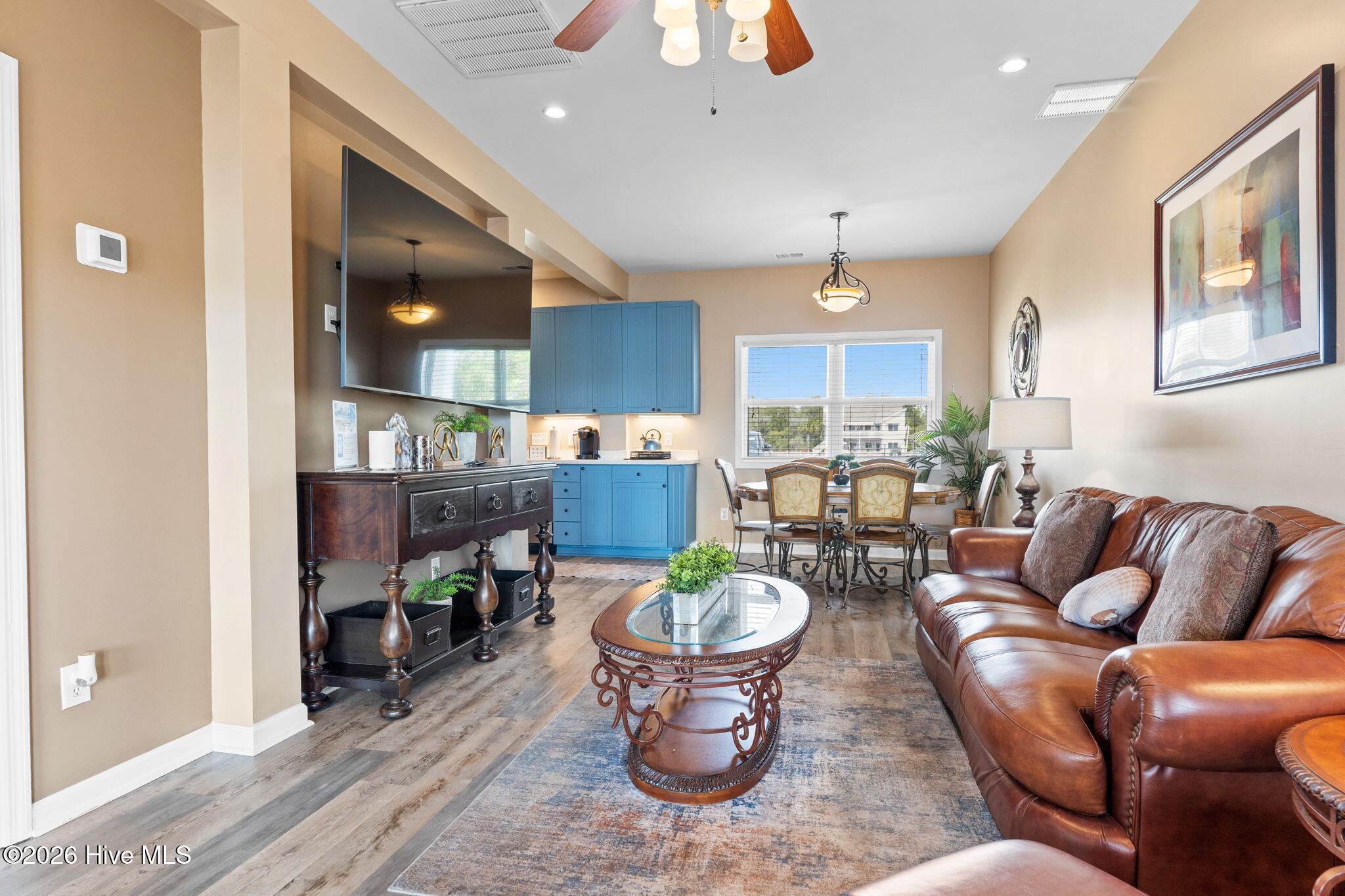 100570592 | Photo 17