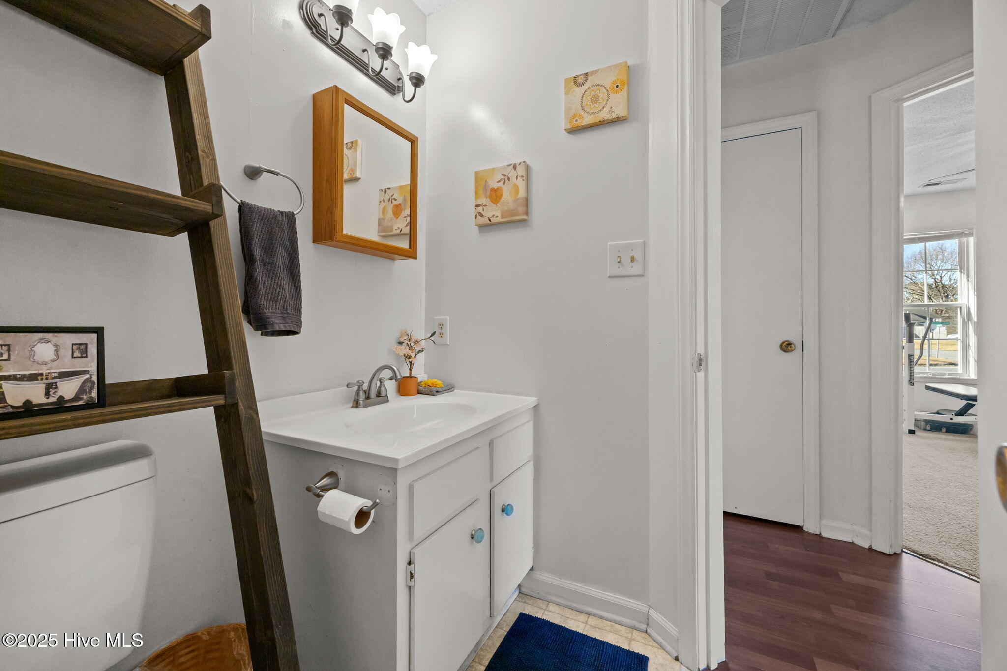 100546209 | Photo 25