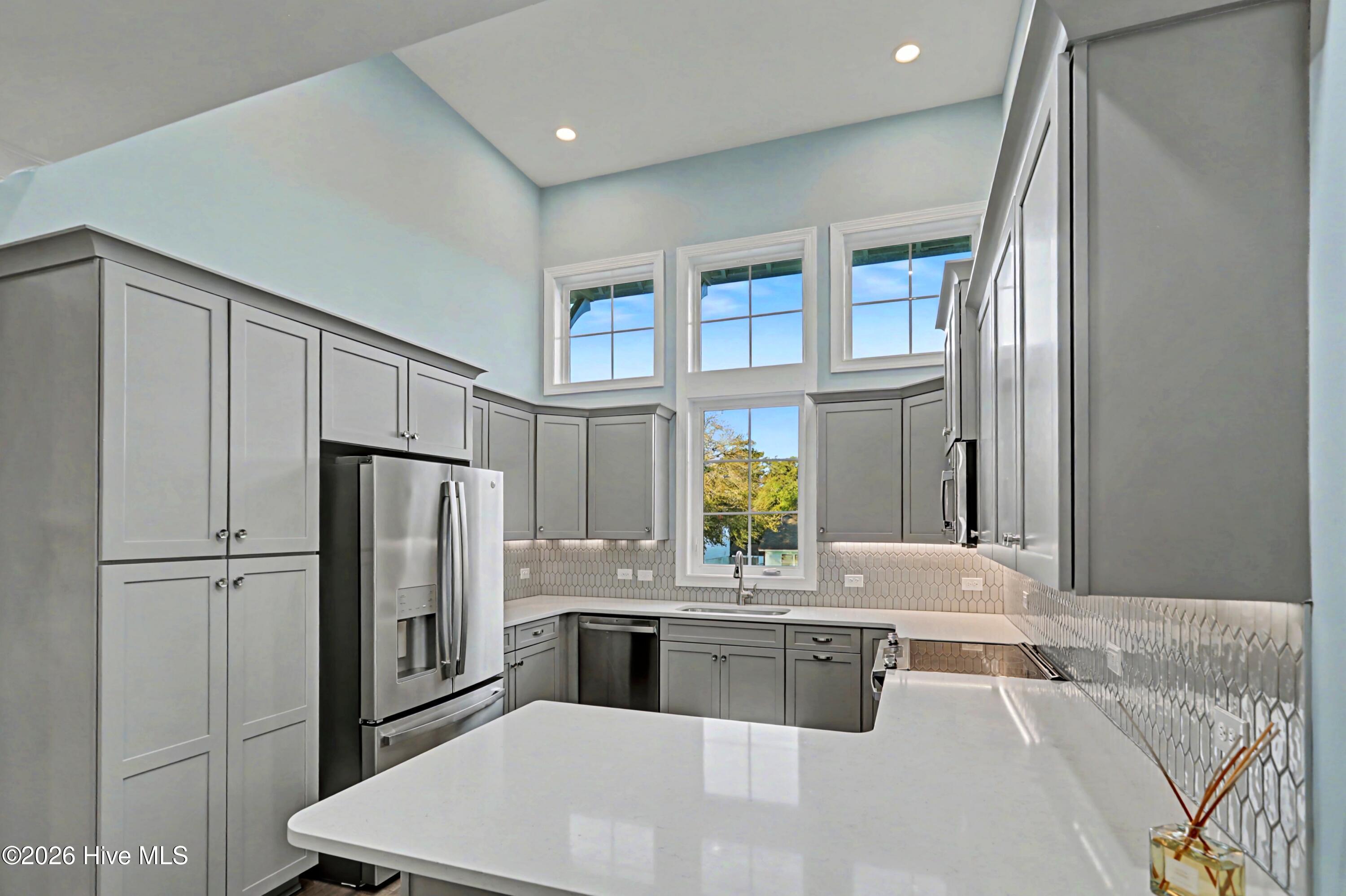 100555337 | Photo 14