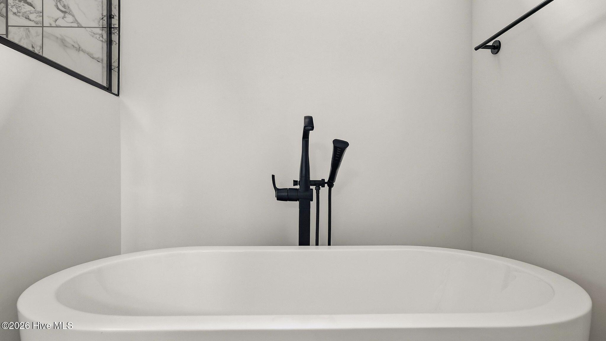 Freestanding tub with filler