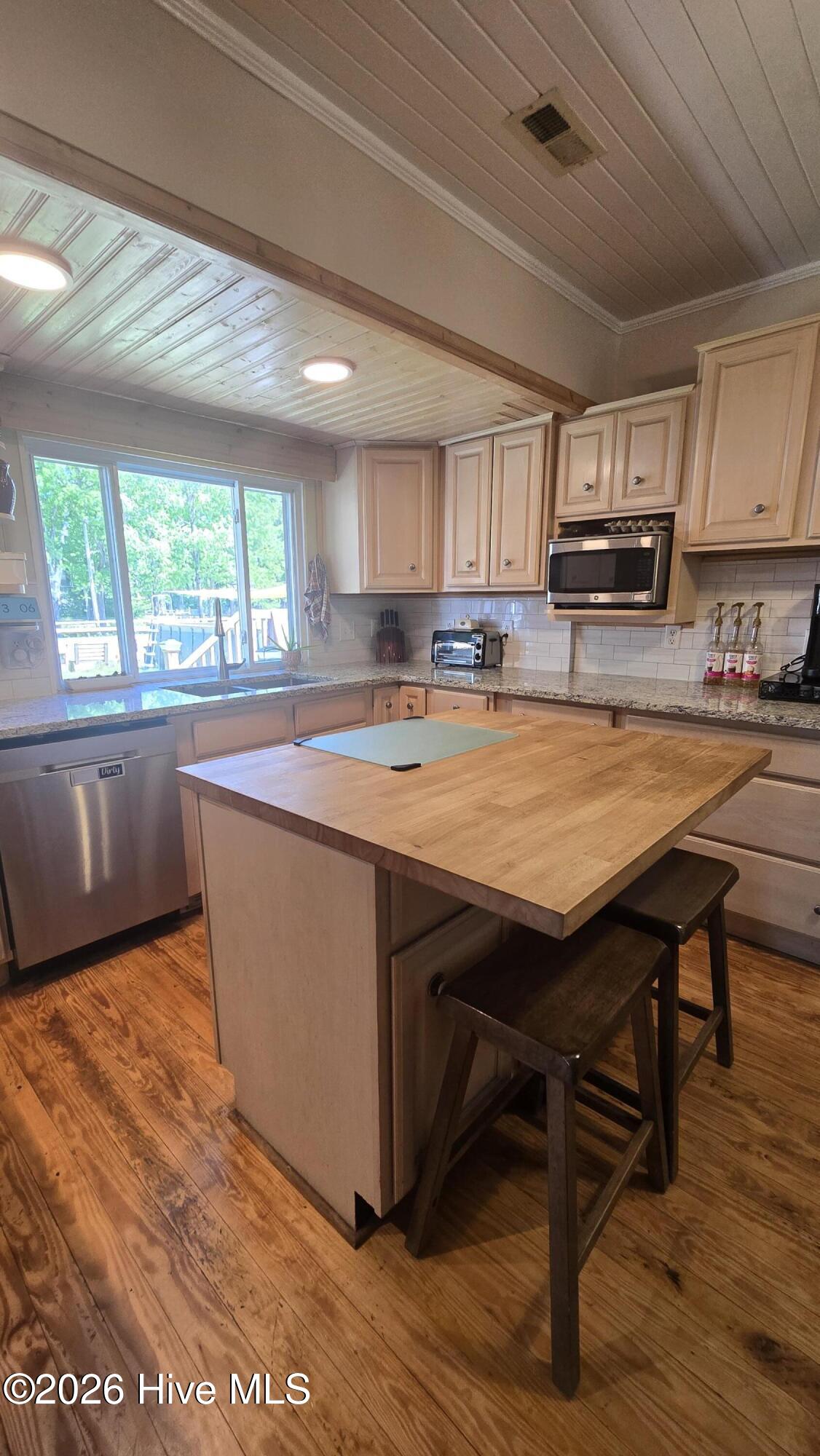 330 Lake Road,Newport