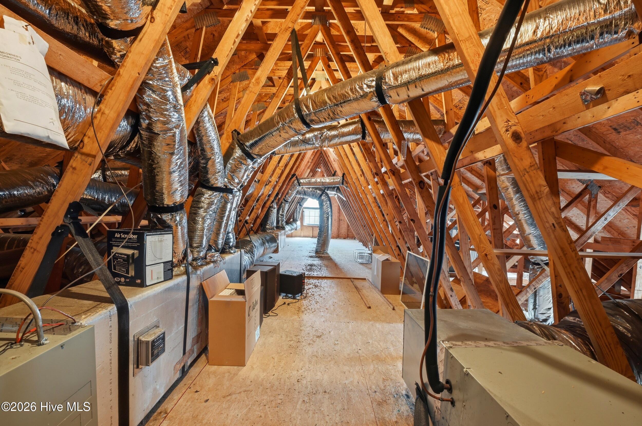 100566106 | Photo 42