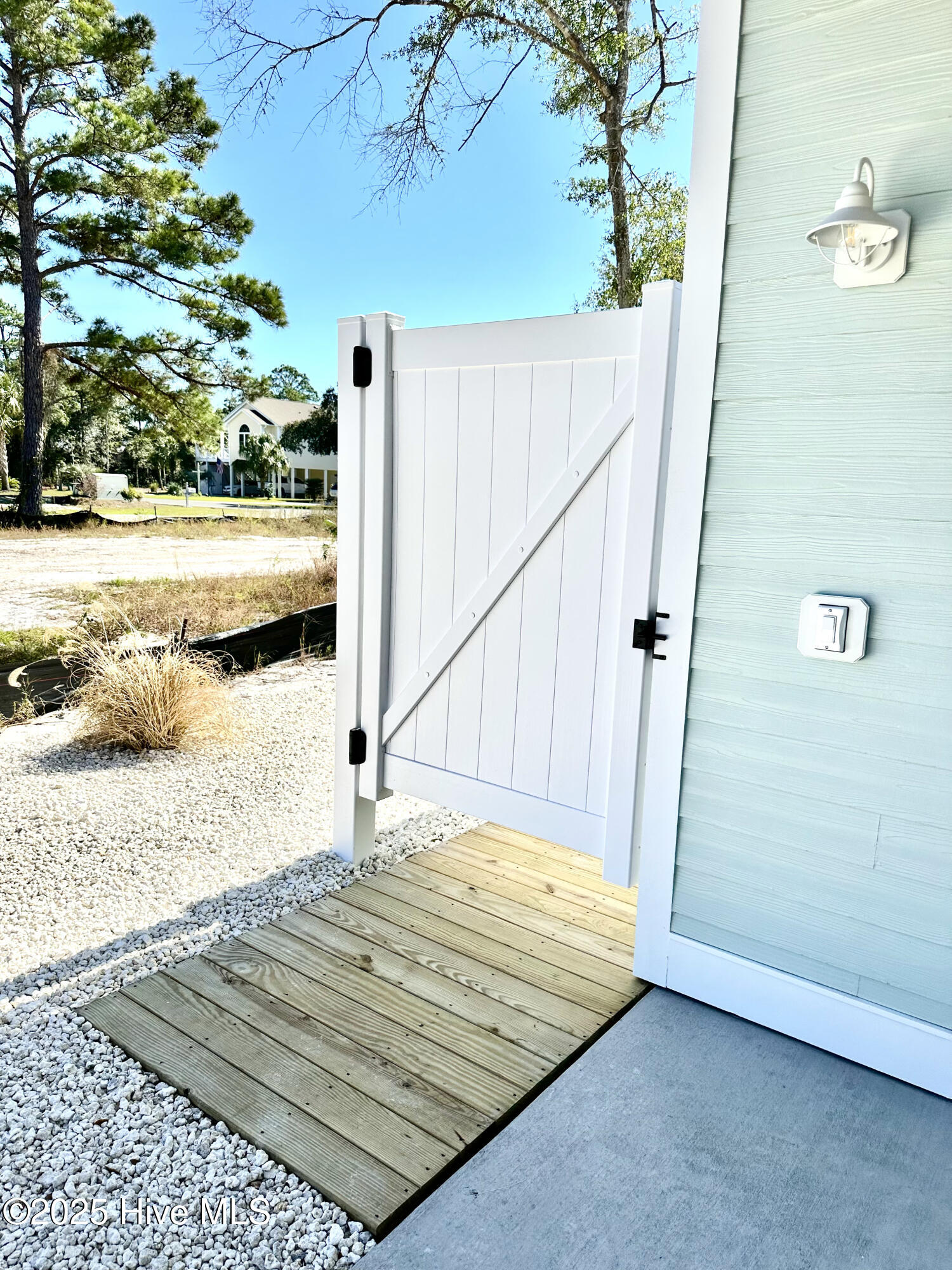 100537365 | Photo 52