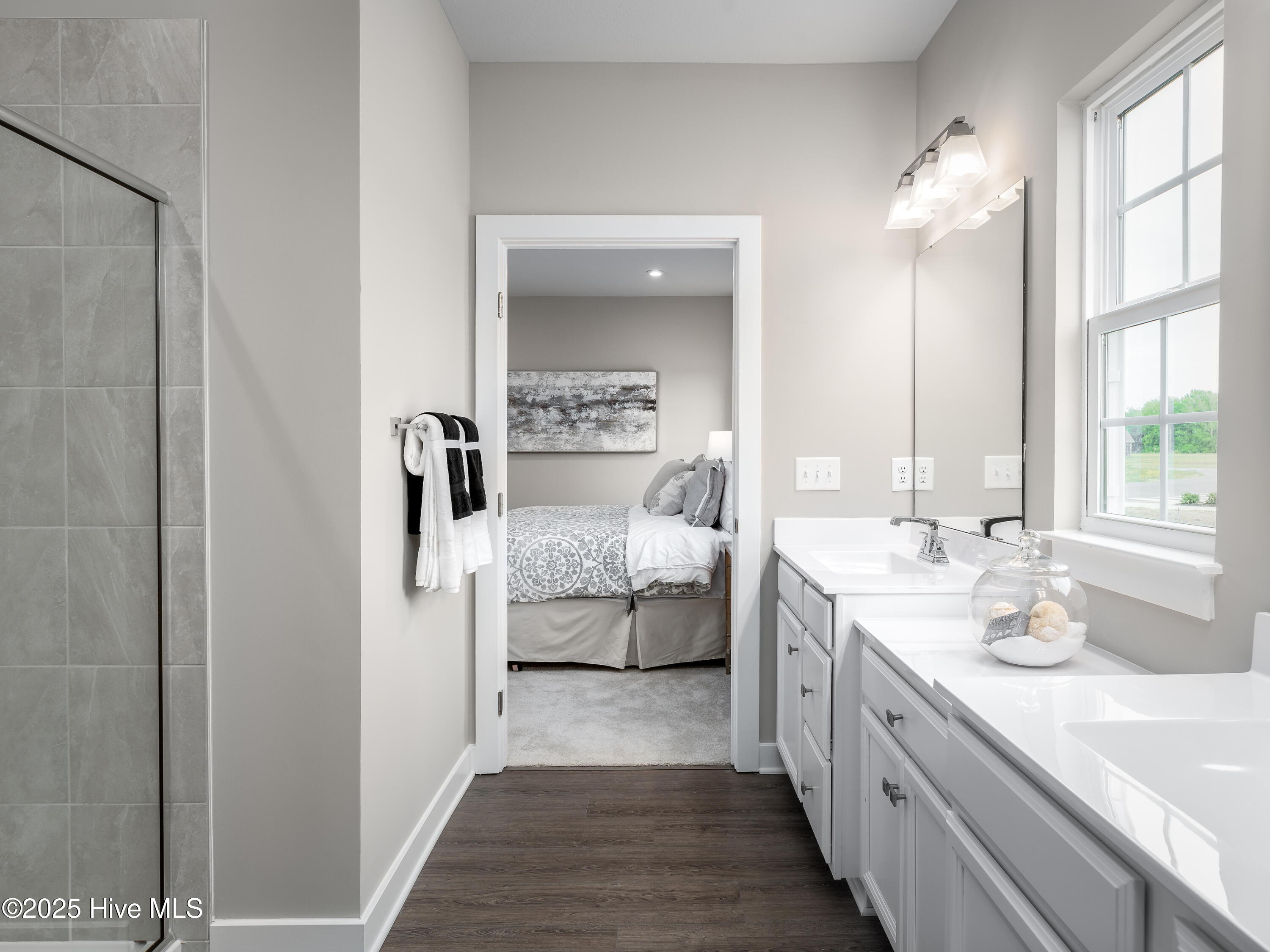 100503430 | Photo 13