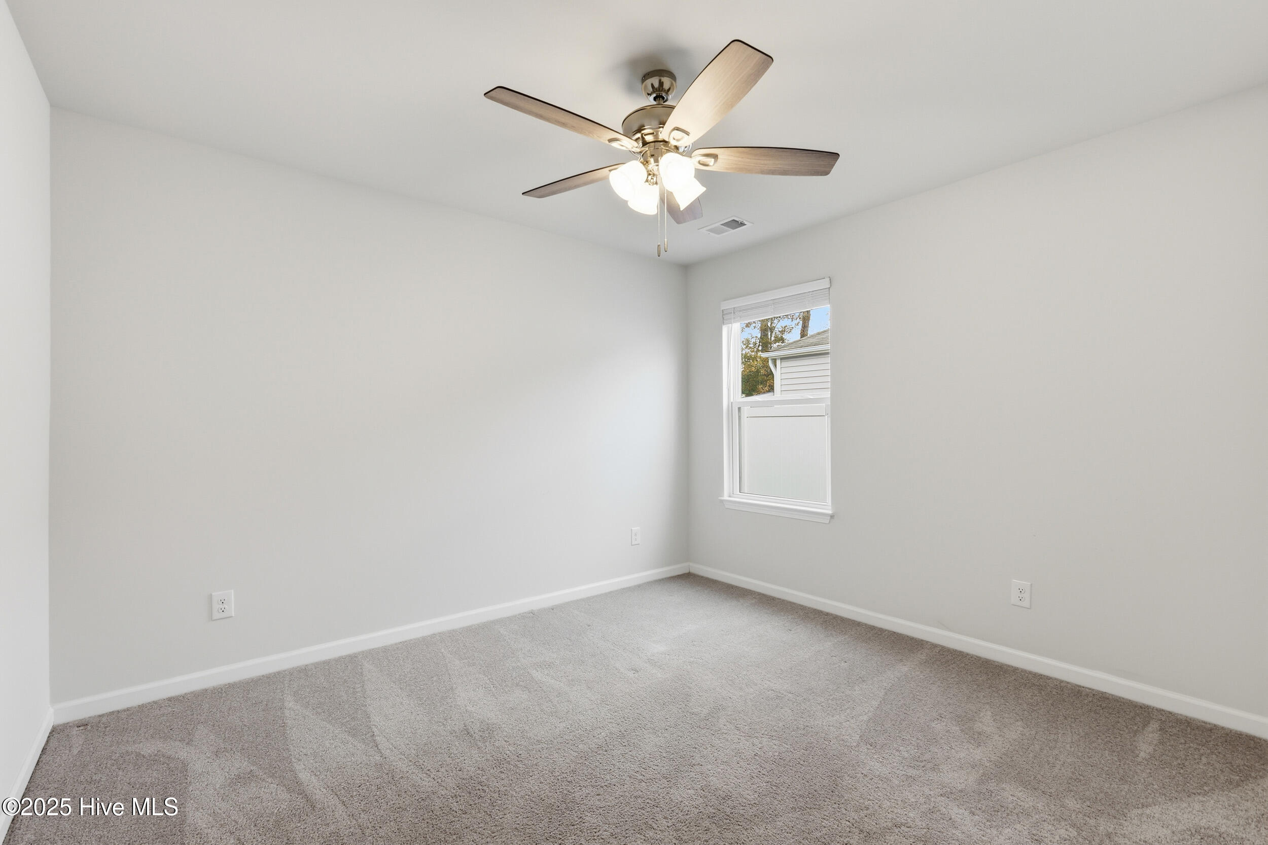 100543027 | Photo 24