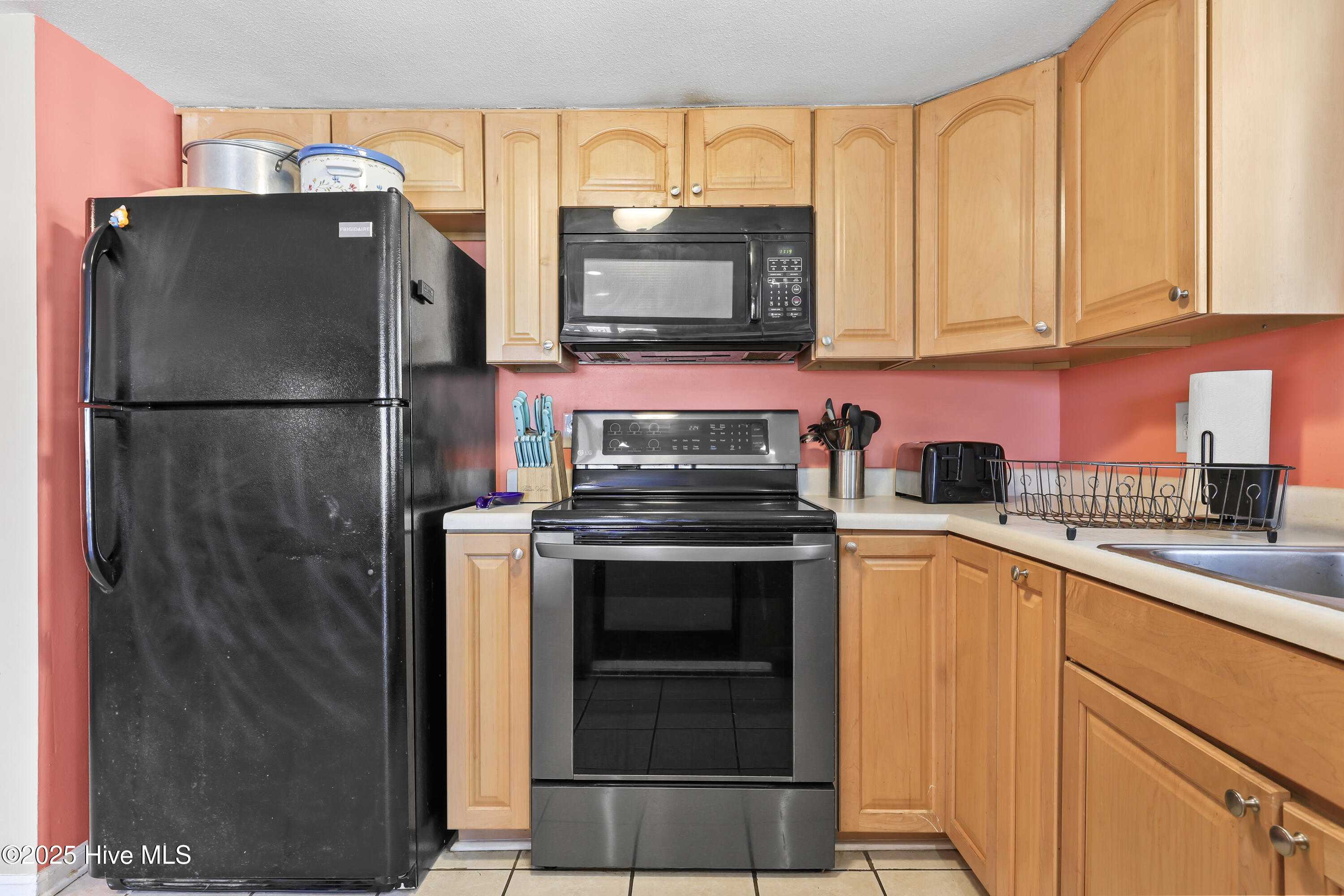 1717 Carolina Beach Avenue N 2a, Carolina Beach, NC 28428 – photo 13: Photo Mar 08 2025, 14 28 32