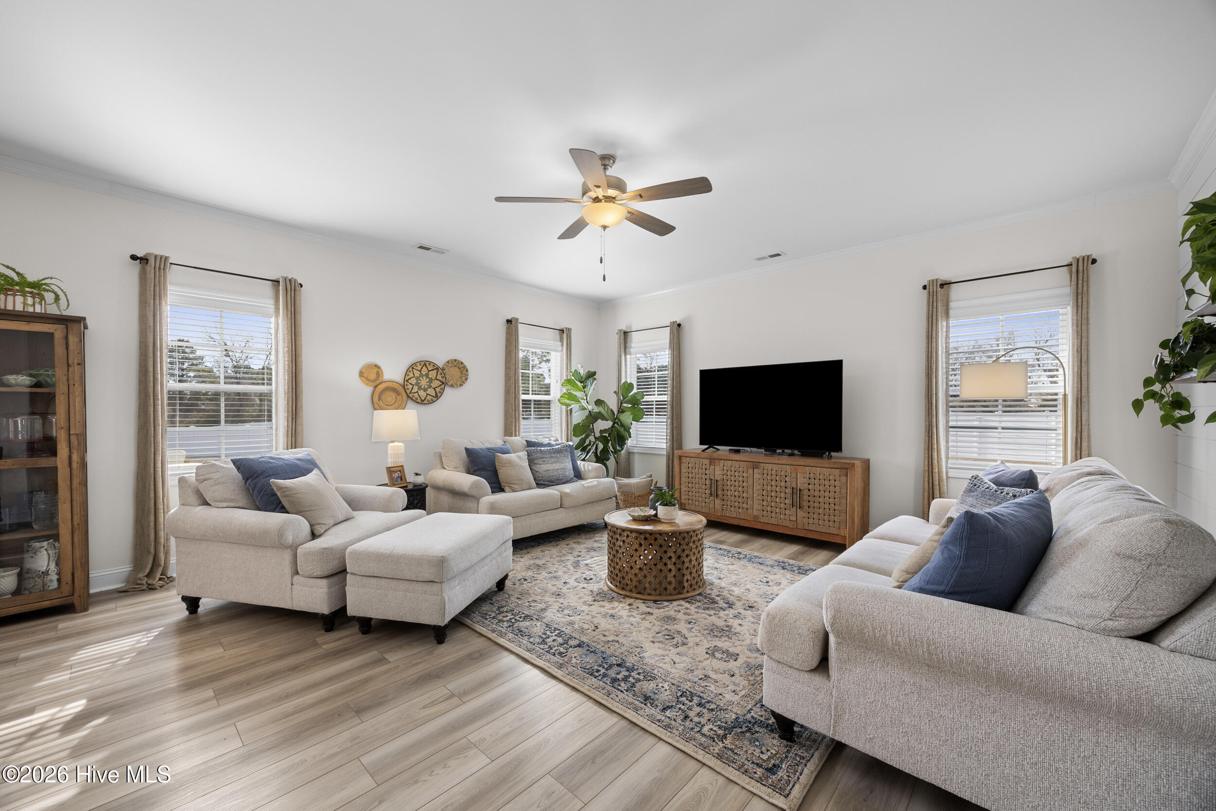 100555397 | Photo 25