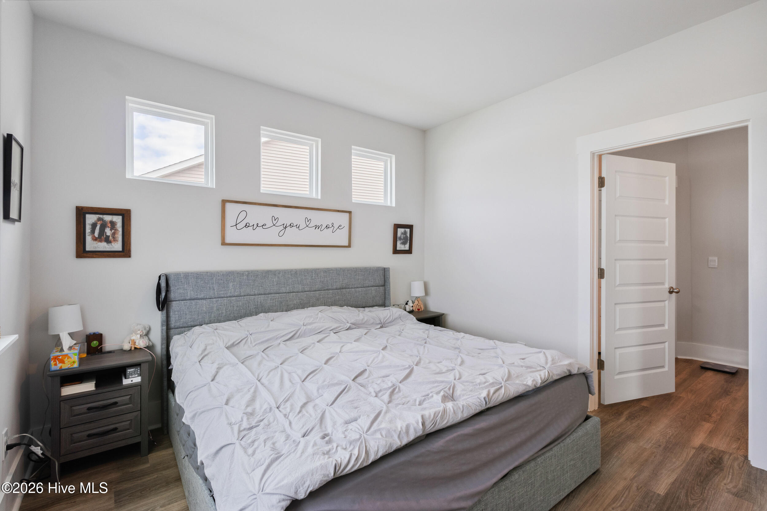 100561359 | Photo 25