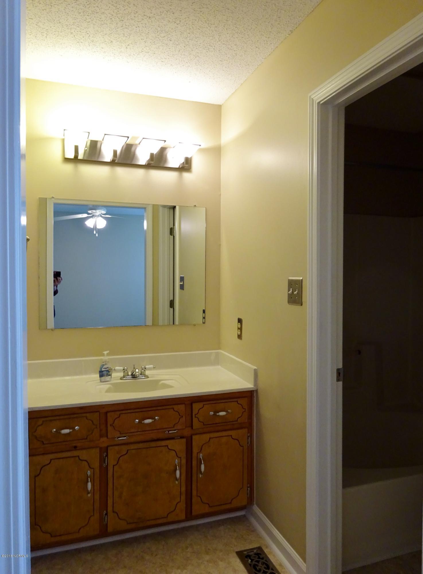 100555136 | Photo 12