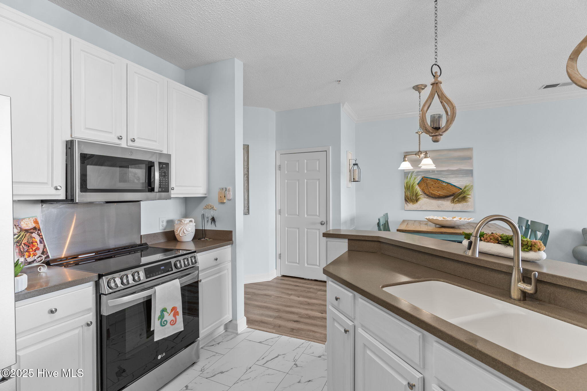 100531707 | Photo 40