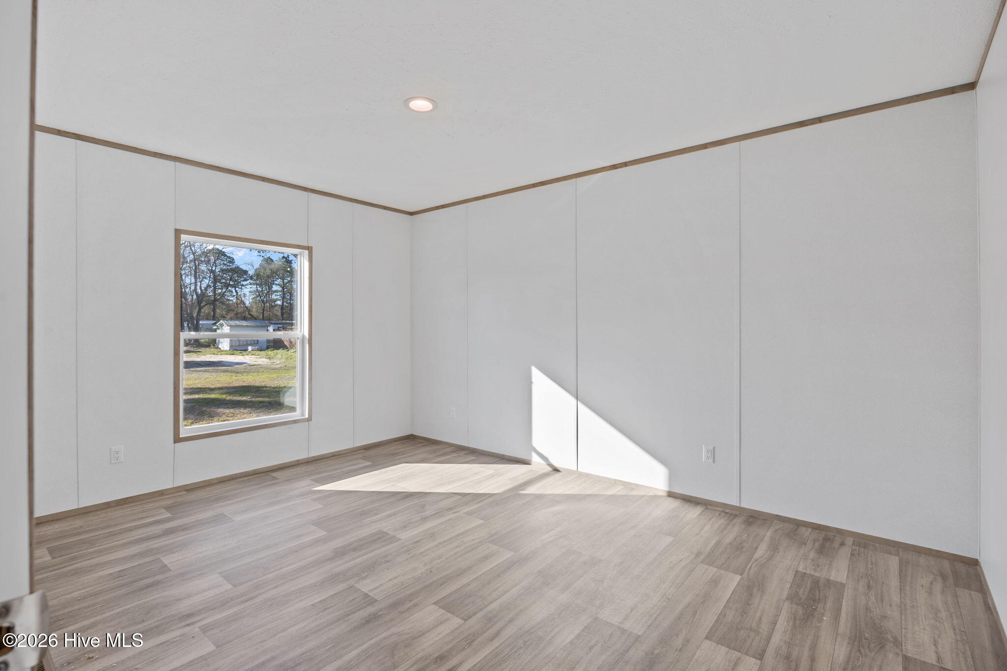 100561520 | Photo 27