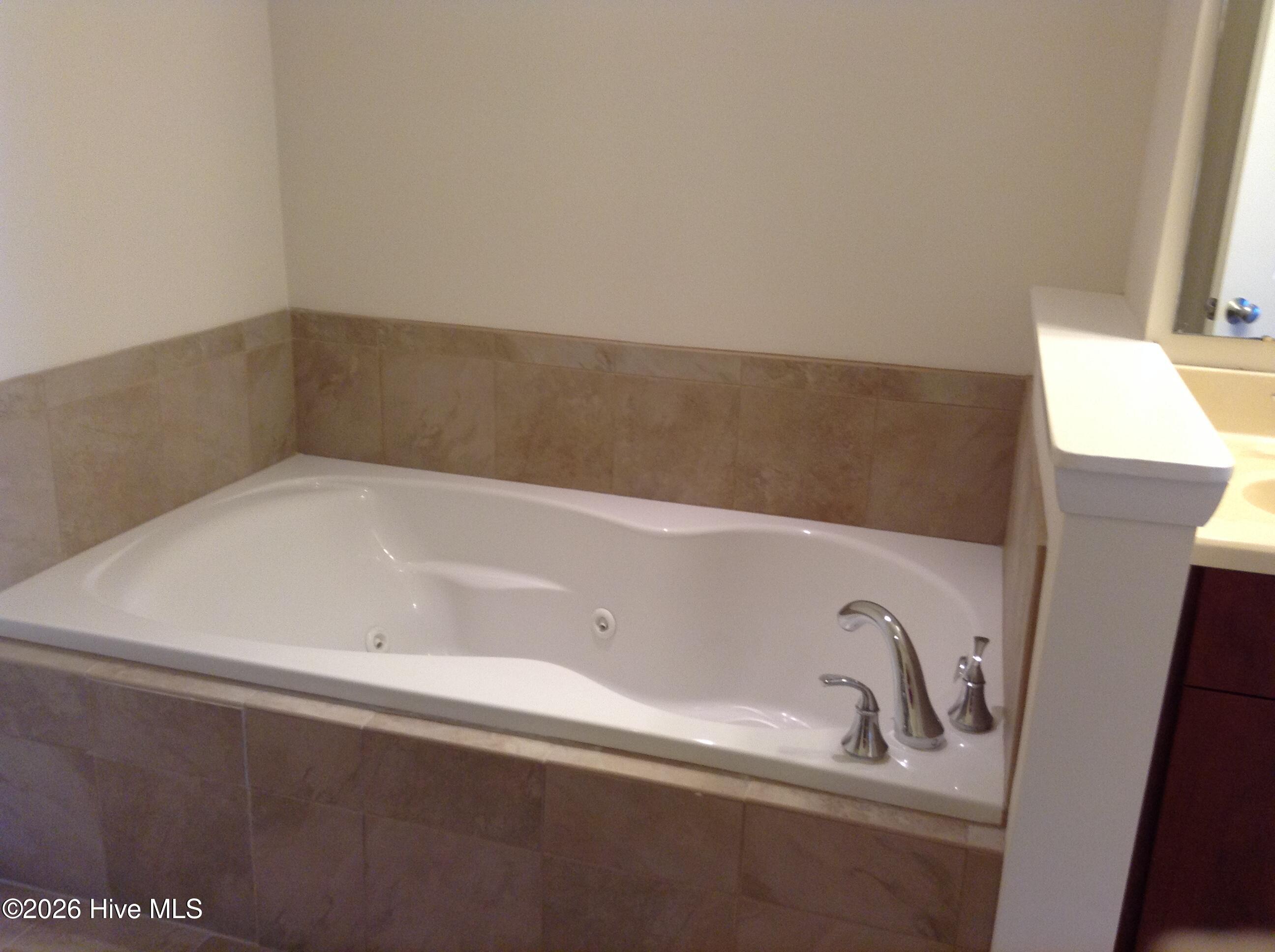 100553173 | Photo 30