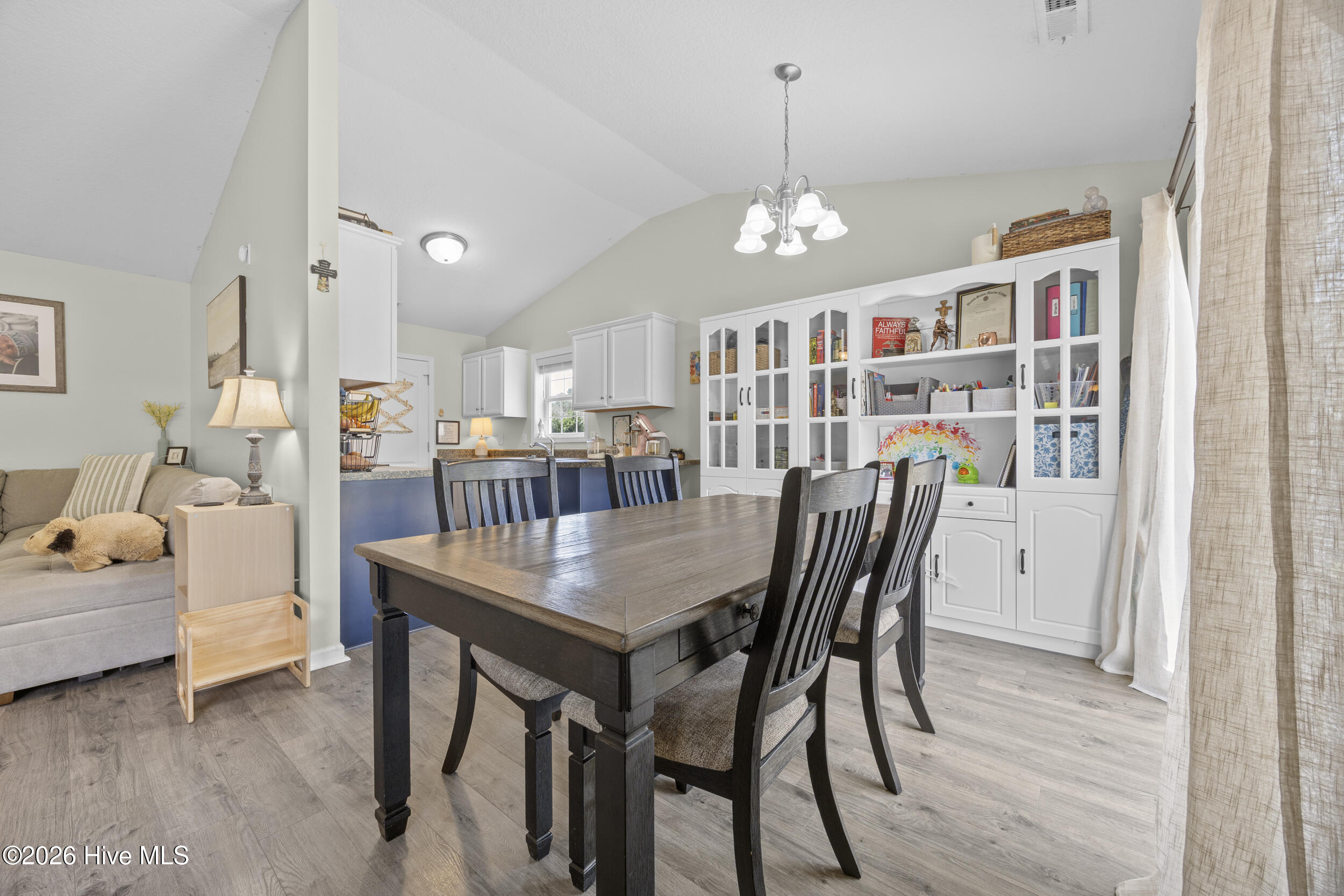 100560152 | Photo 27