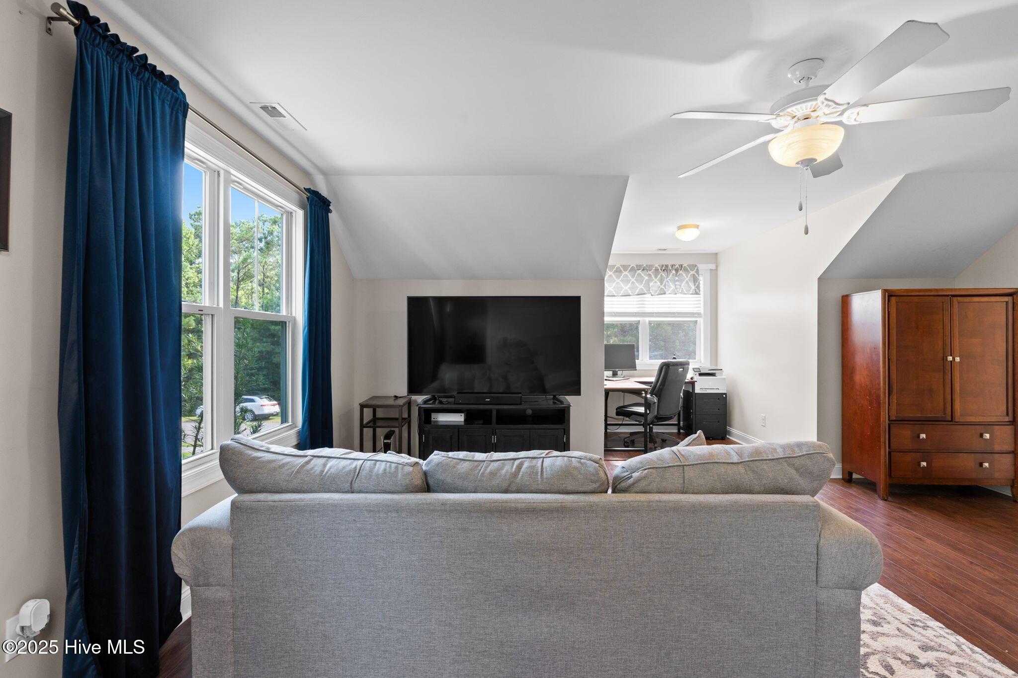 100521115 | Photo 29